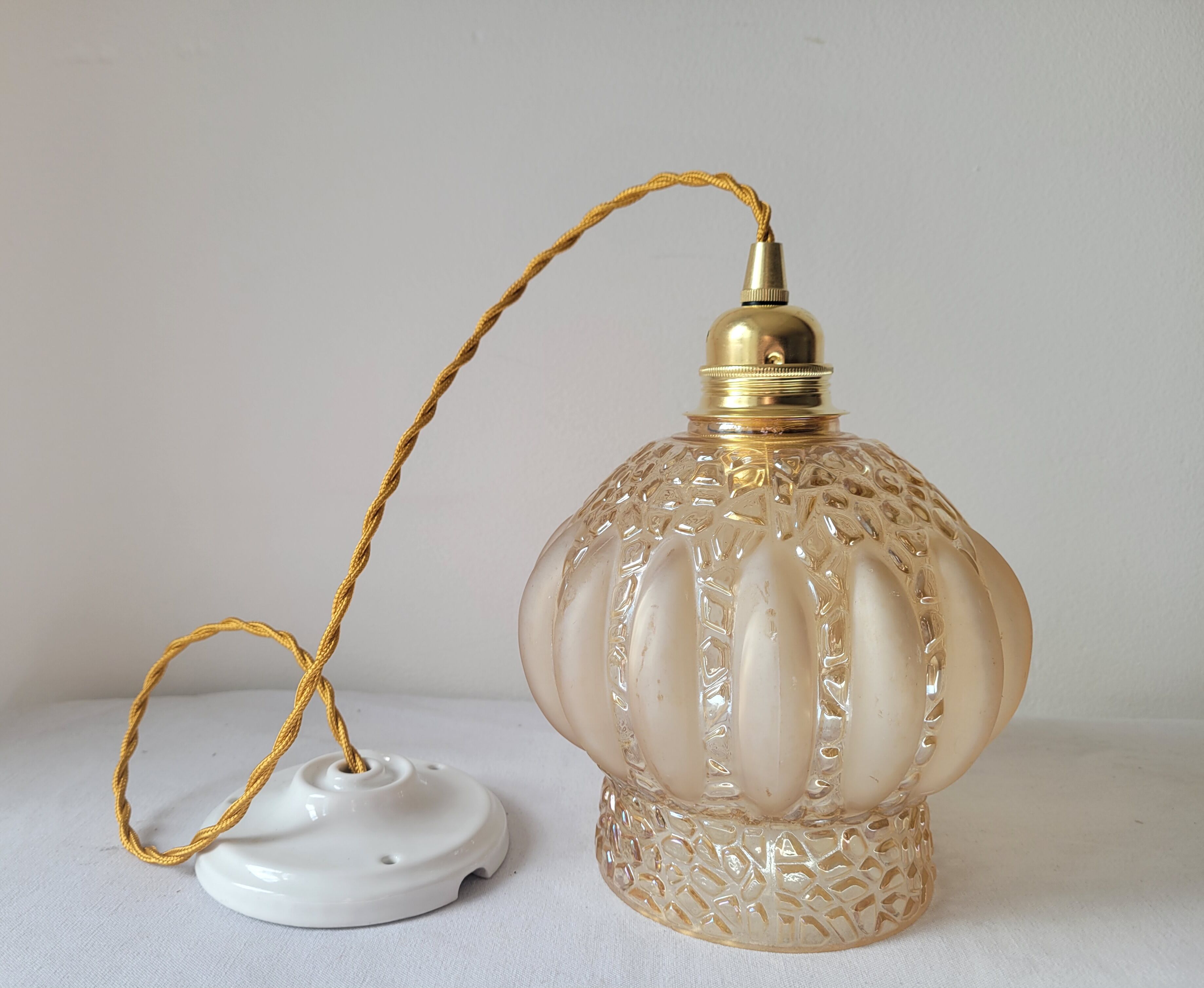 Amber molded glass pendant lamp