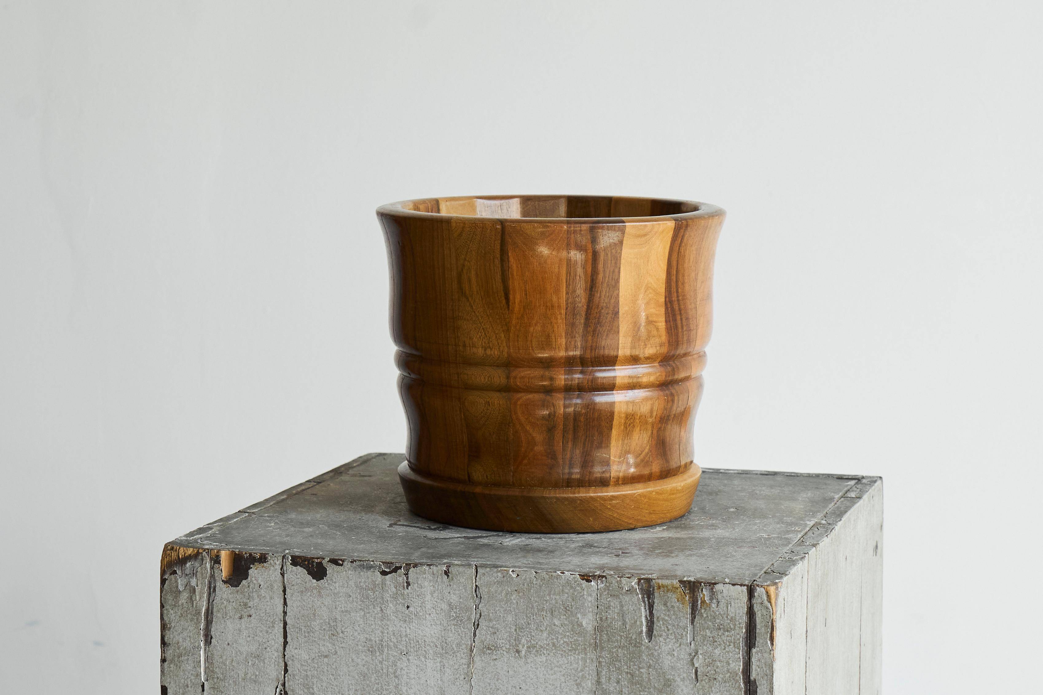 Striped vase in solid wood, 19th century