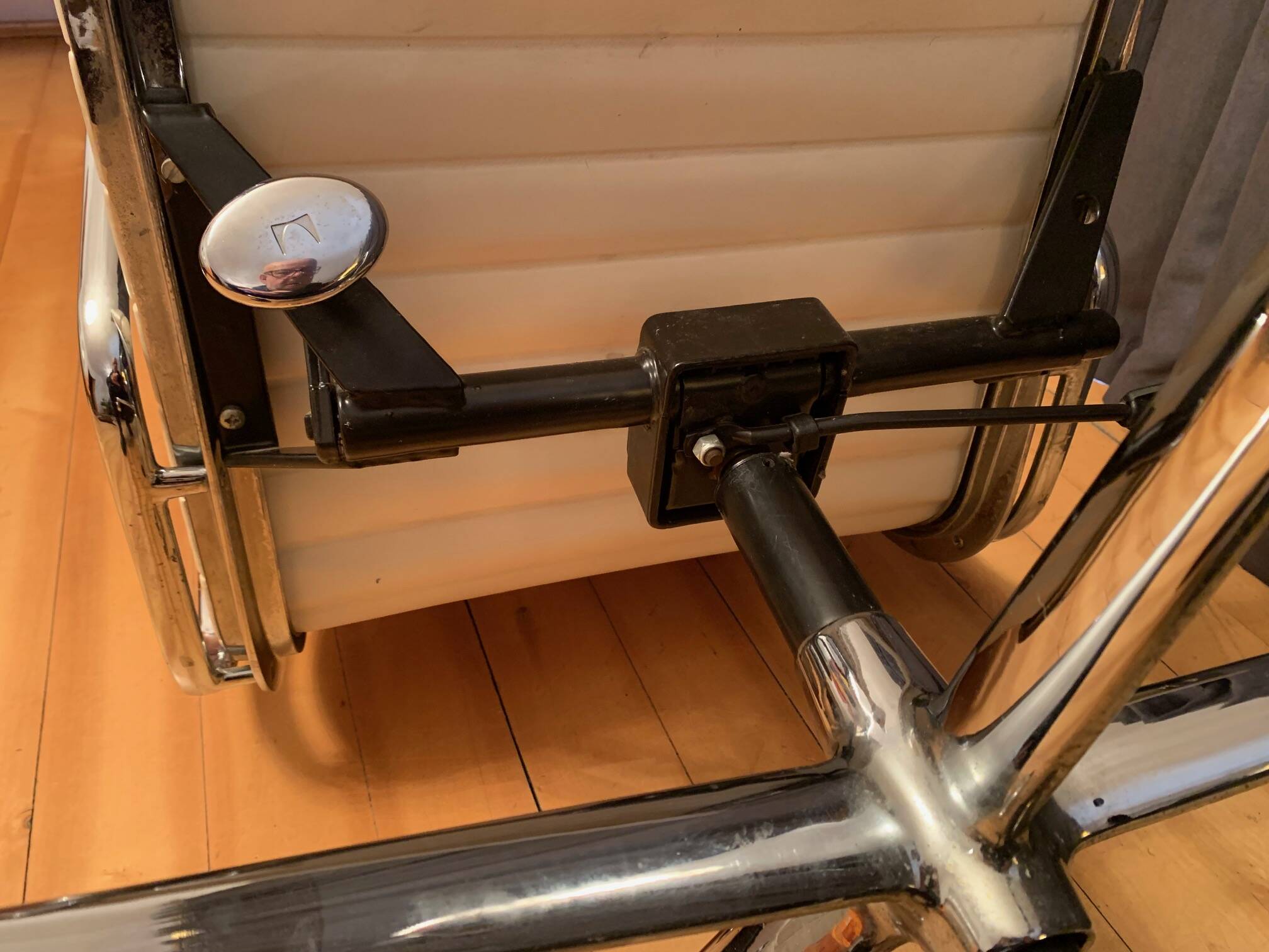 EA 119 armchair designed by Charles & Ray Eames, Herman Miller, 1970s