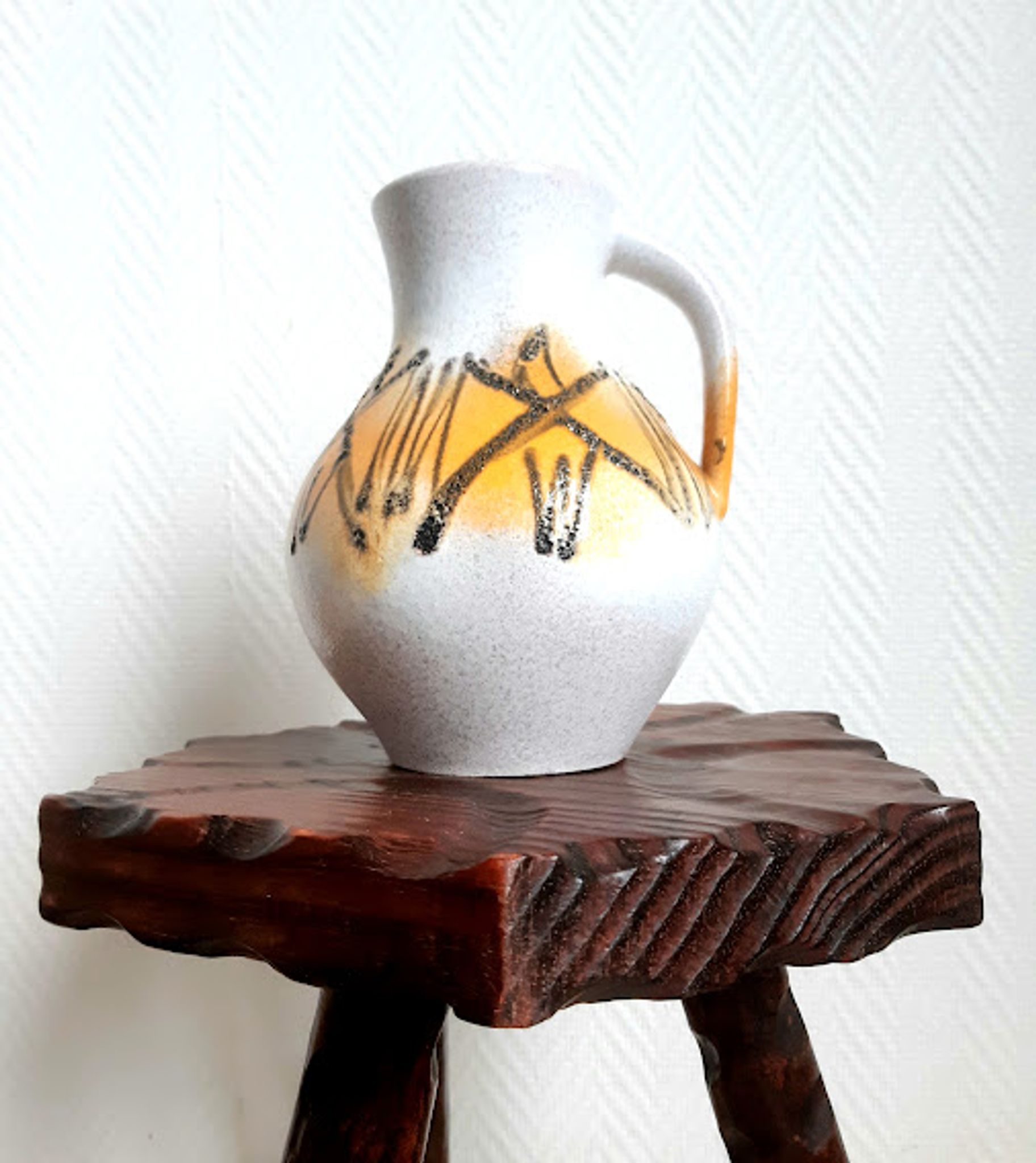 Pichet en céramique vintage jaune
