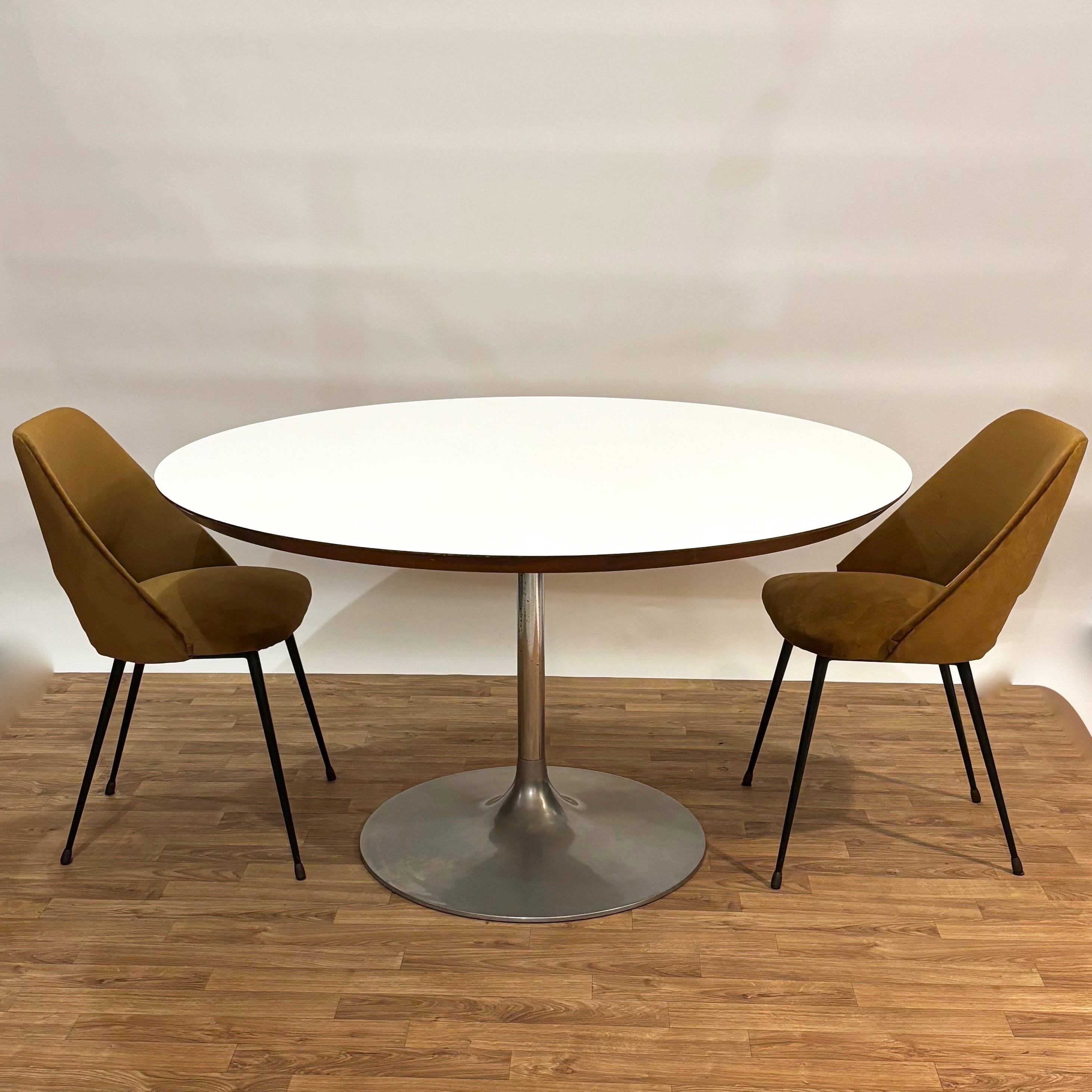 70s round tulip dining table
