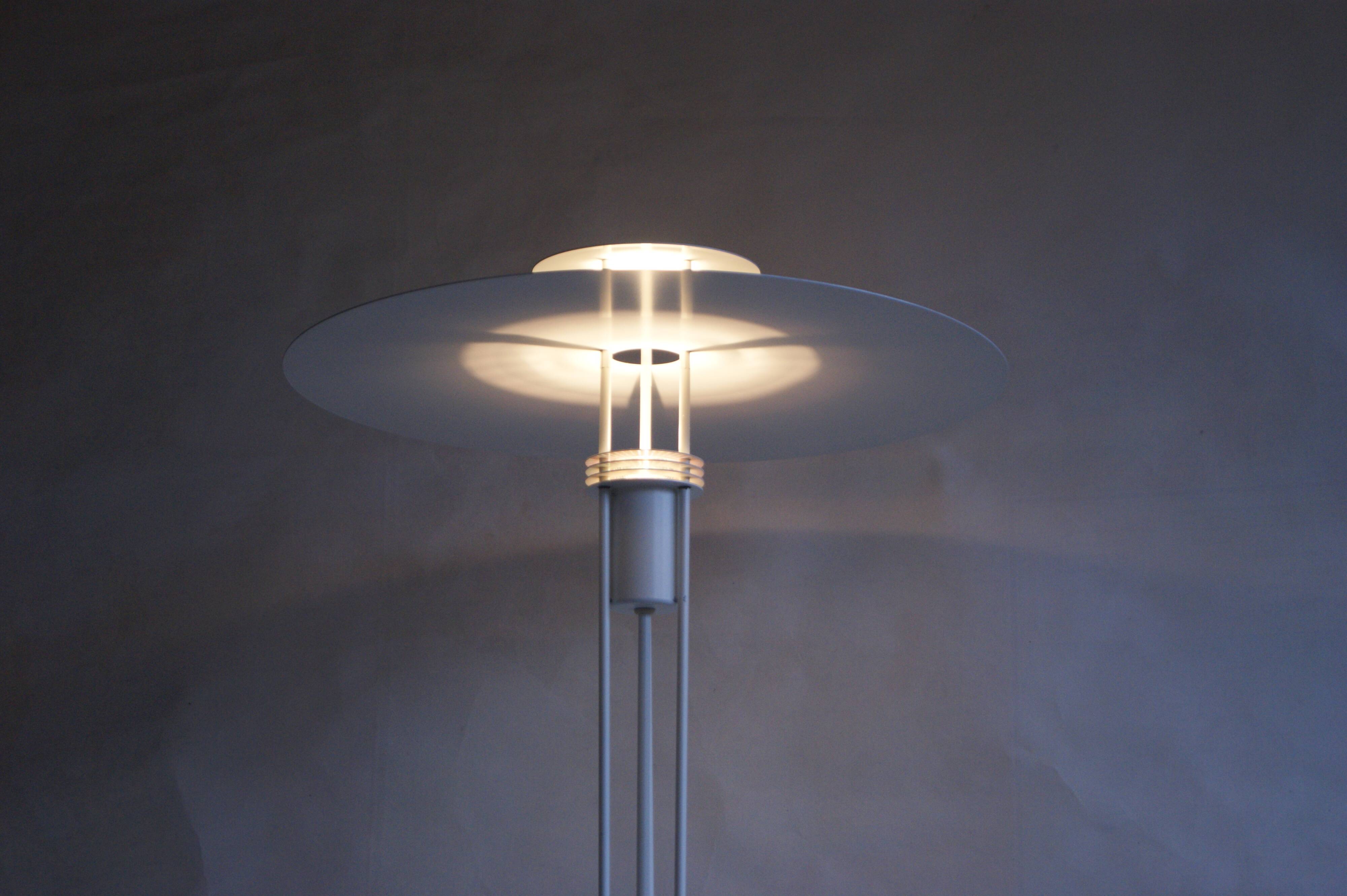 Vintage white floor lamp from 3-line series by Benny Frandsen - award wining minimalist design from
