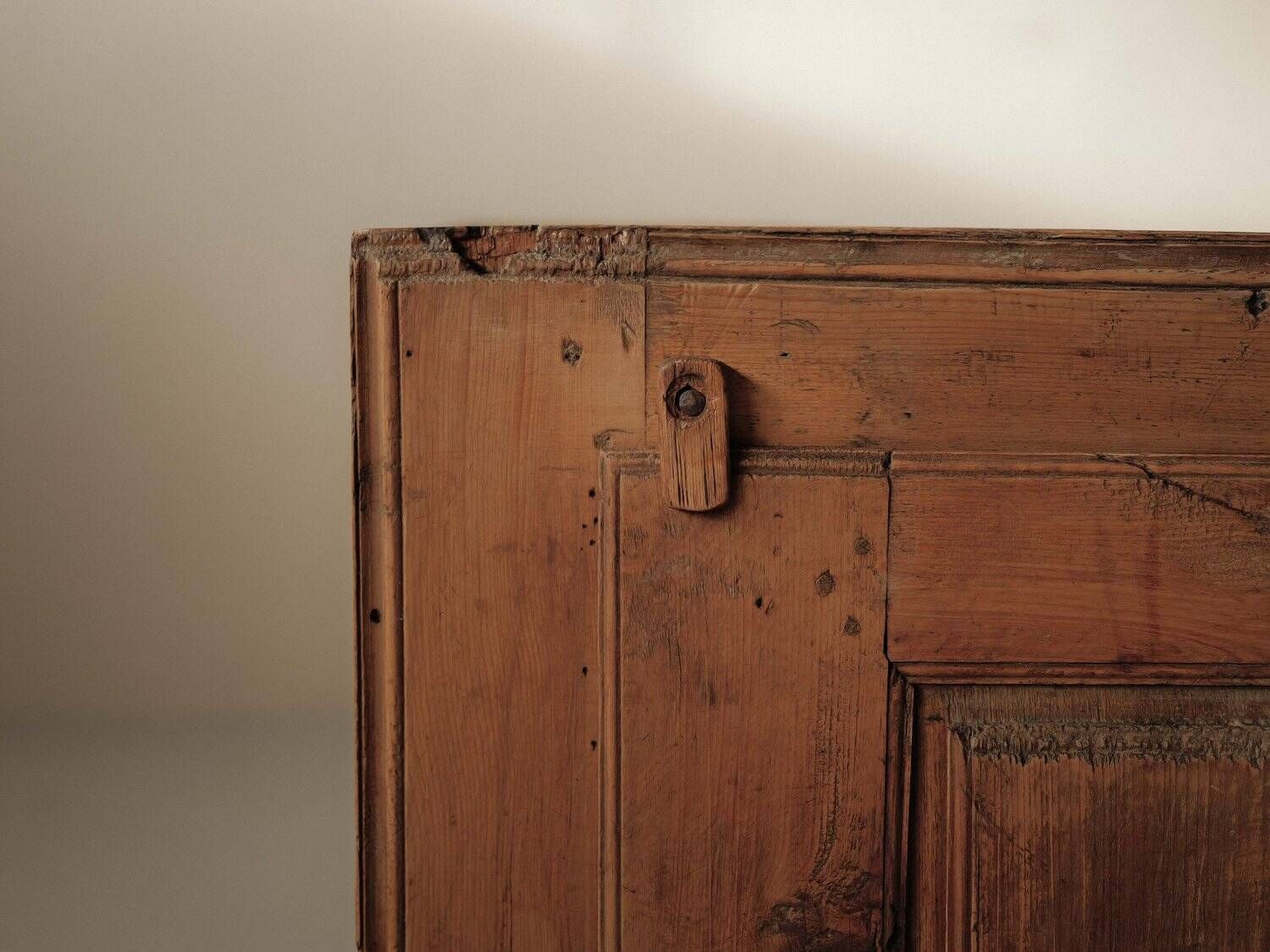 Alpine furniture in solid larch – Folk art – Savoy, 19th century