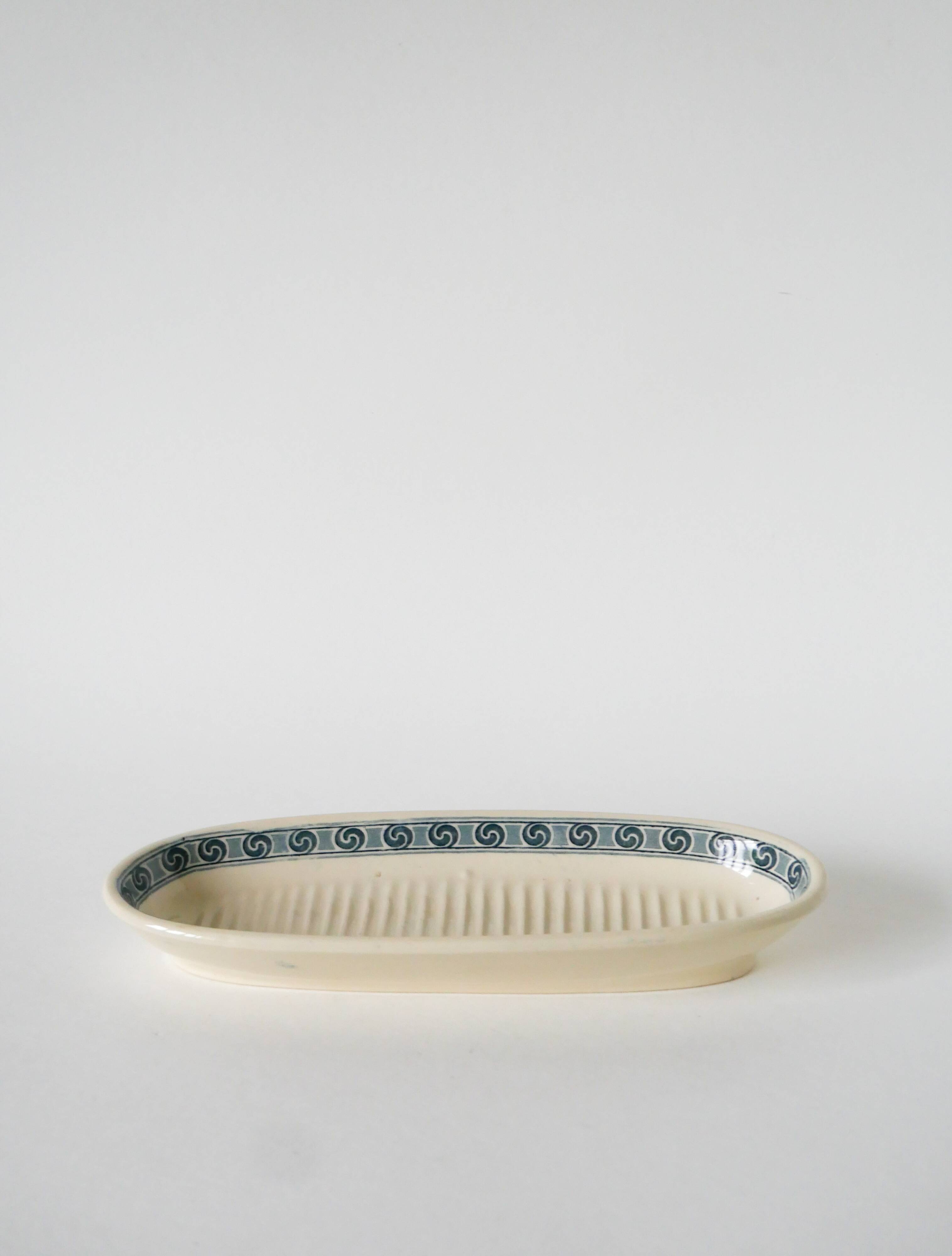 Large ironstone soap dish, Saint-Amand, "Thais" model, 19th century