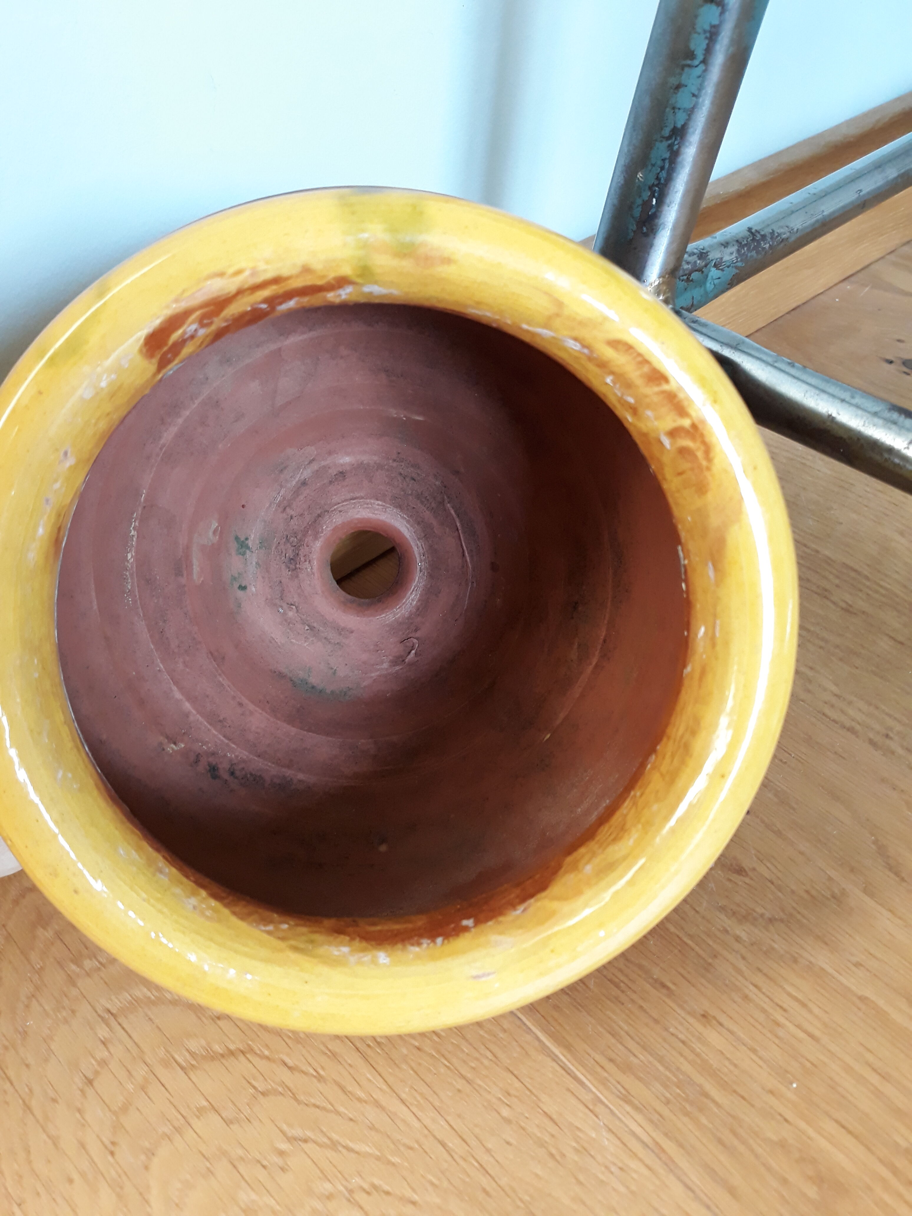 Flower pot planter with indoor plants