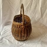 Ancien panier en osier tressé et scoubidou