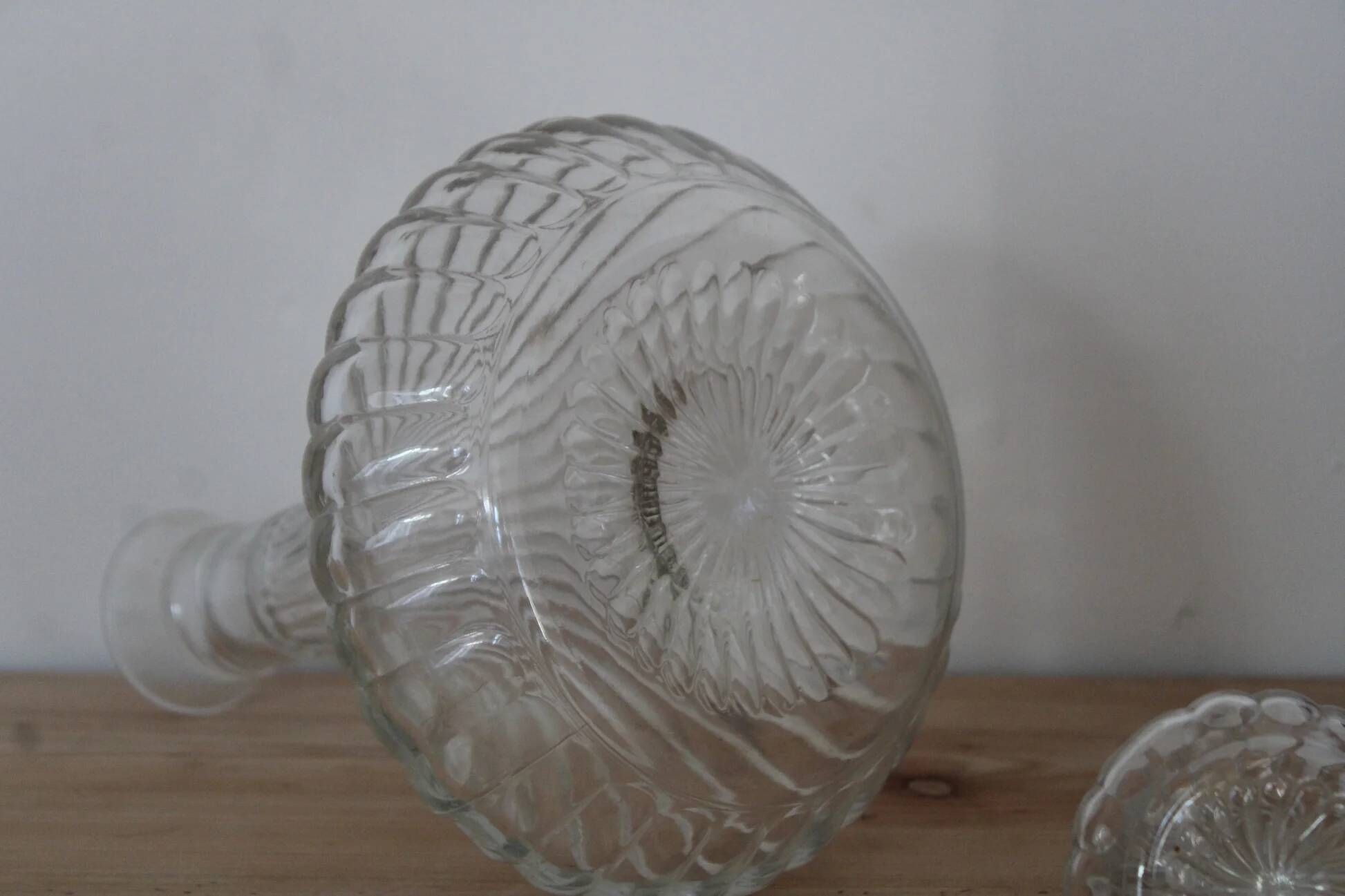 Vintage twisted glass carafe with stopper – H 31 cm