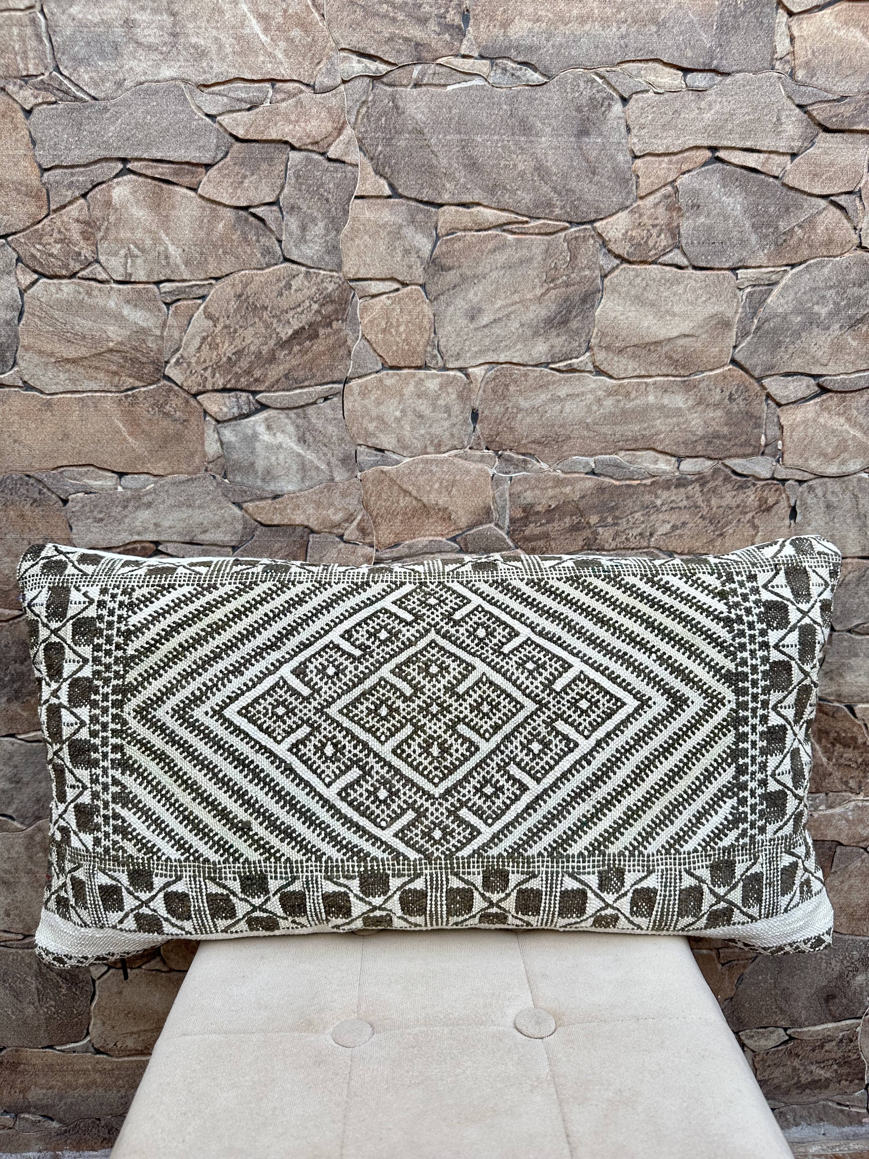 Vintage Moroccan Berber Boujaad pillow