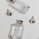 Deux carafes en verre transparent avec des bouchons en argent, barware Art Déco italien des années 1950, cadeau.