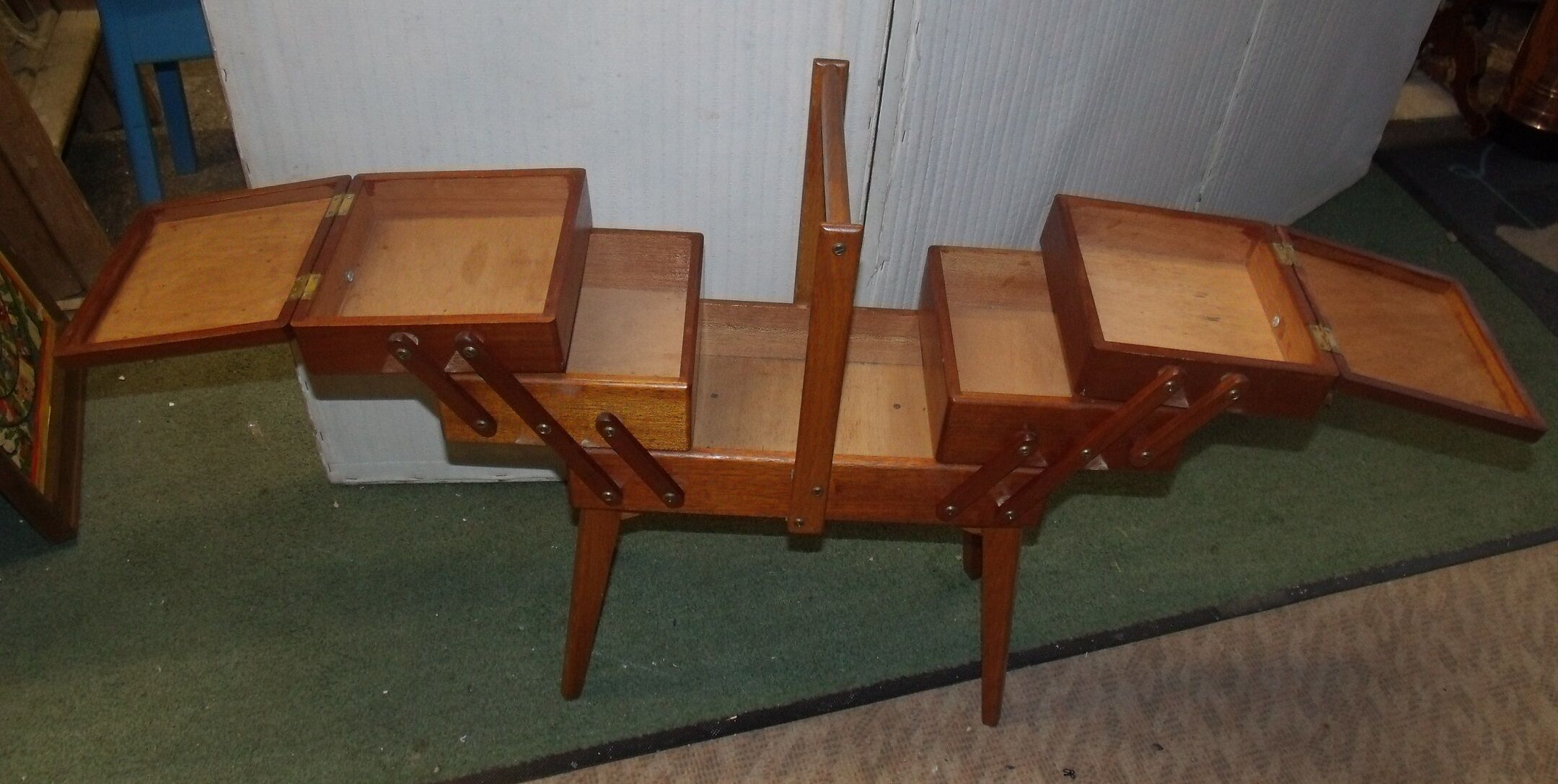 Box worker sewing box wood 1950 book