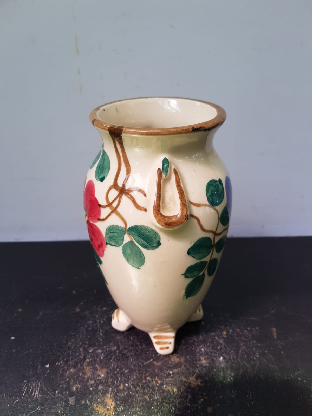 Old white ceramic cove vase & flower décor