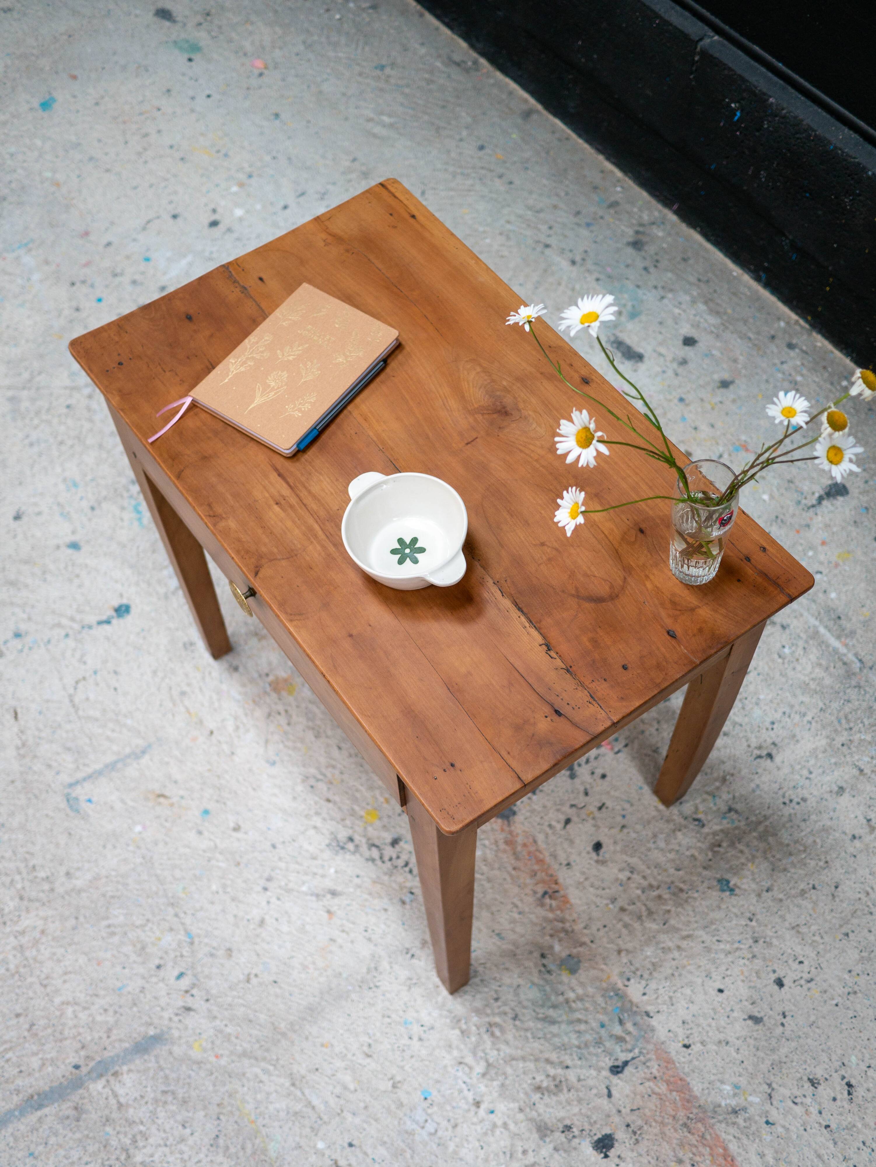 Small walnut table from the 19th century.