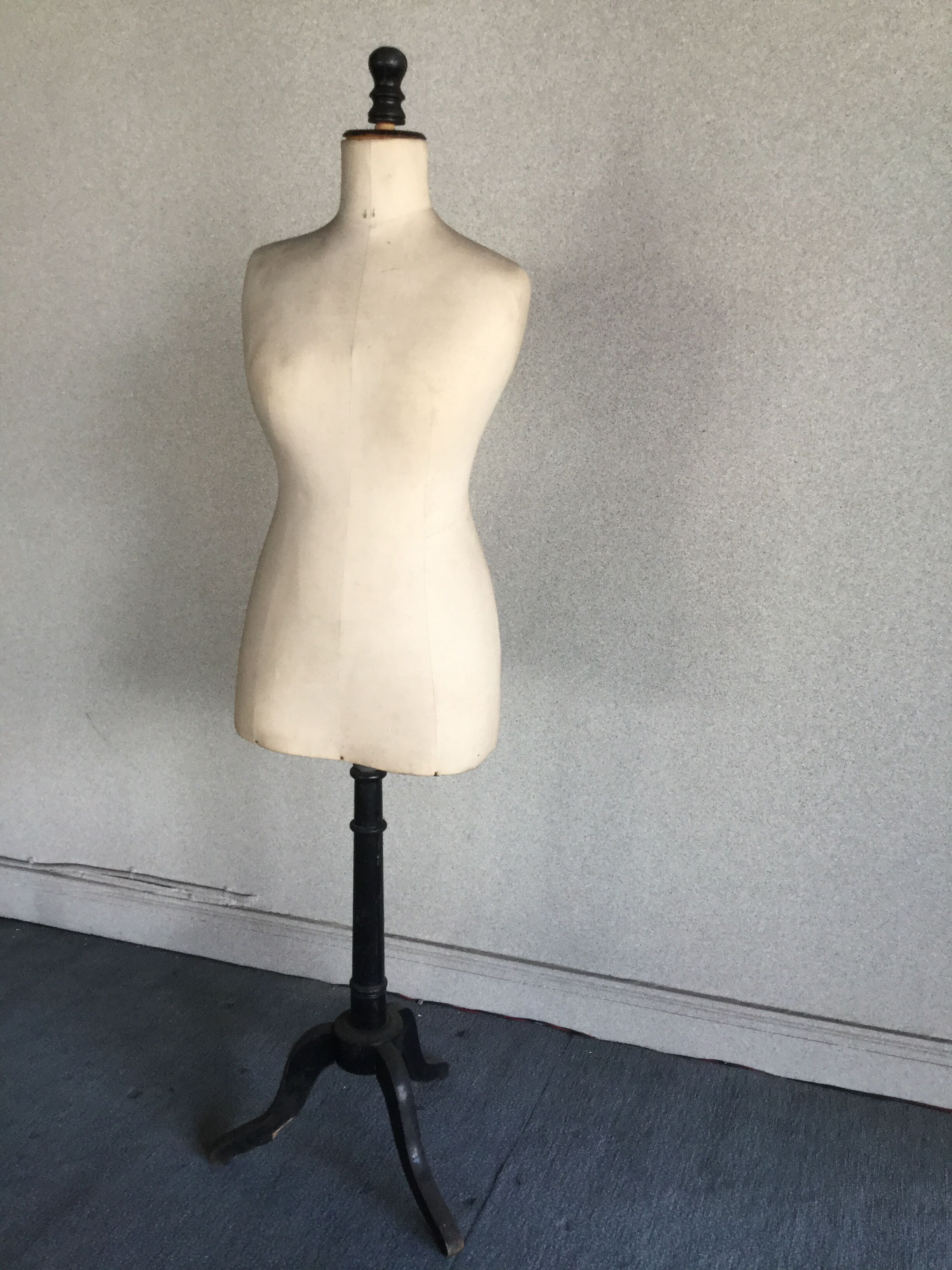 Dressmaker's mannequin