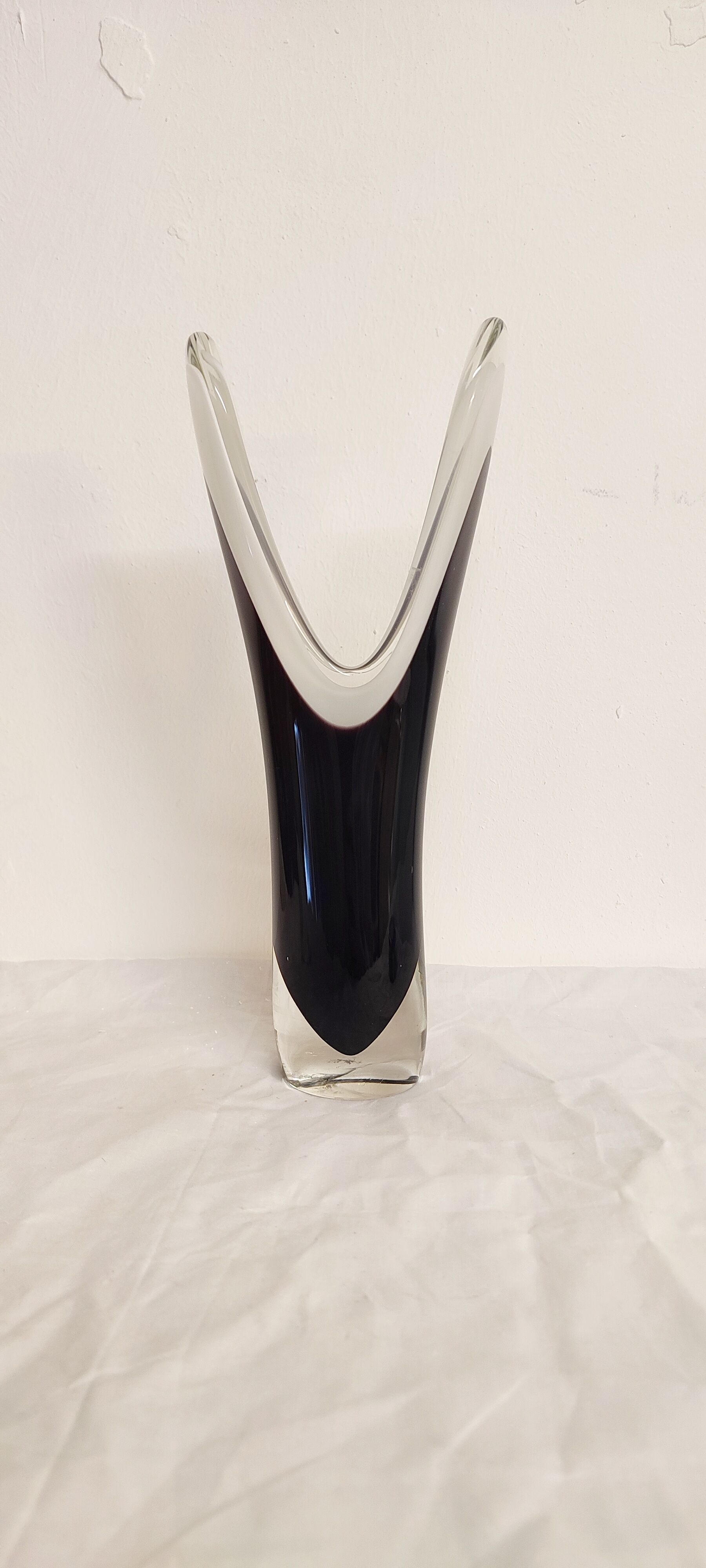 Paul Kedelv glass vase for Flygsfors. Sweden, 1950s.