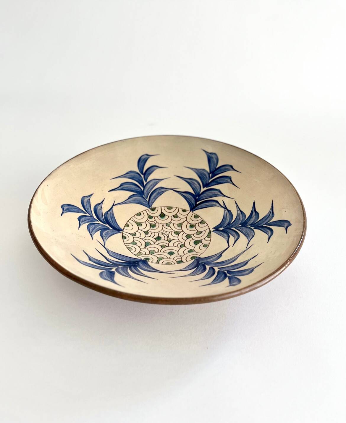 Luxor terracotta dish - foliage pattern