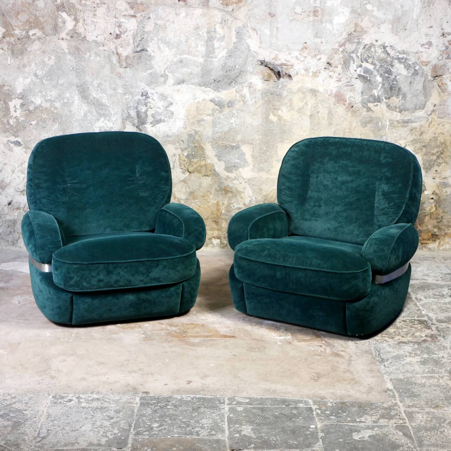 Pair of Beka armchairs in green velvet
