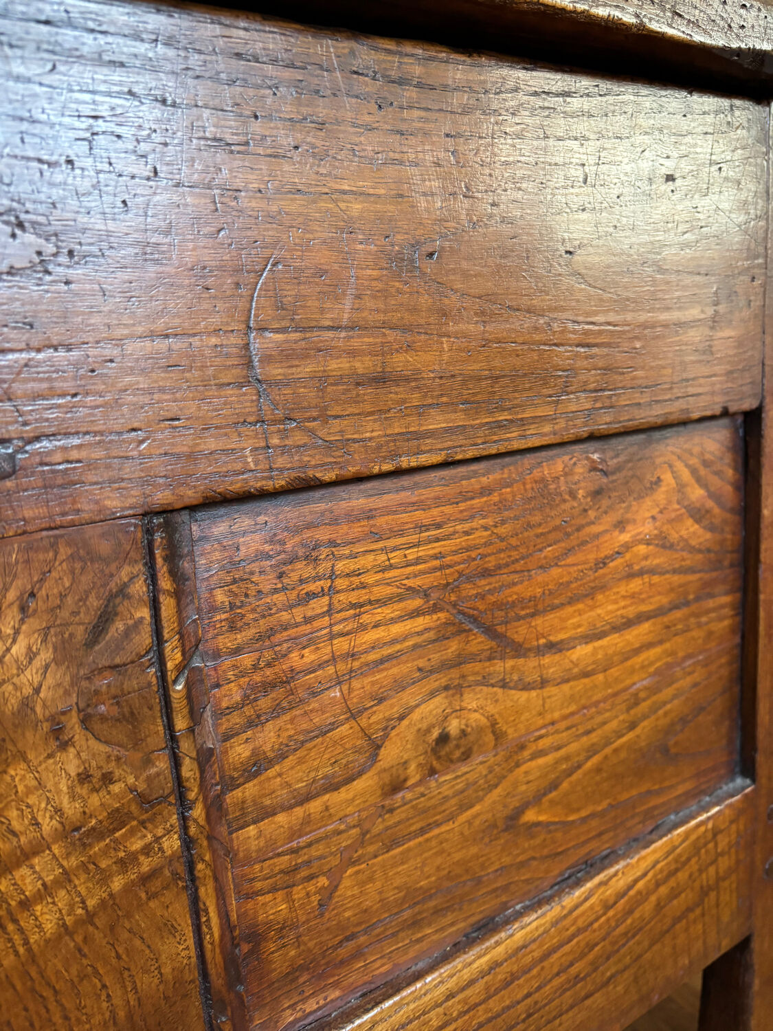 Grand coffre ancien en chêne massif – XIXe – belle patine d’origine