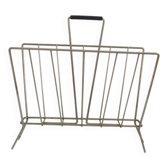 Metal magazine rack