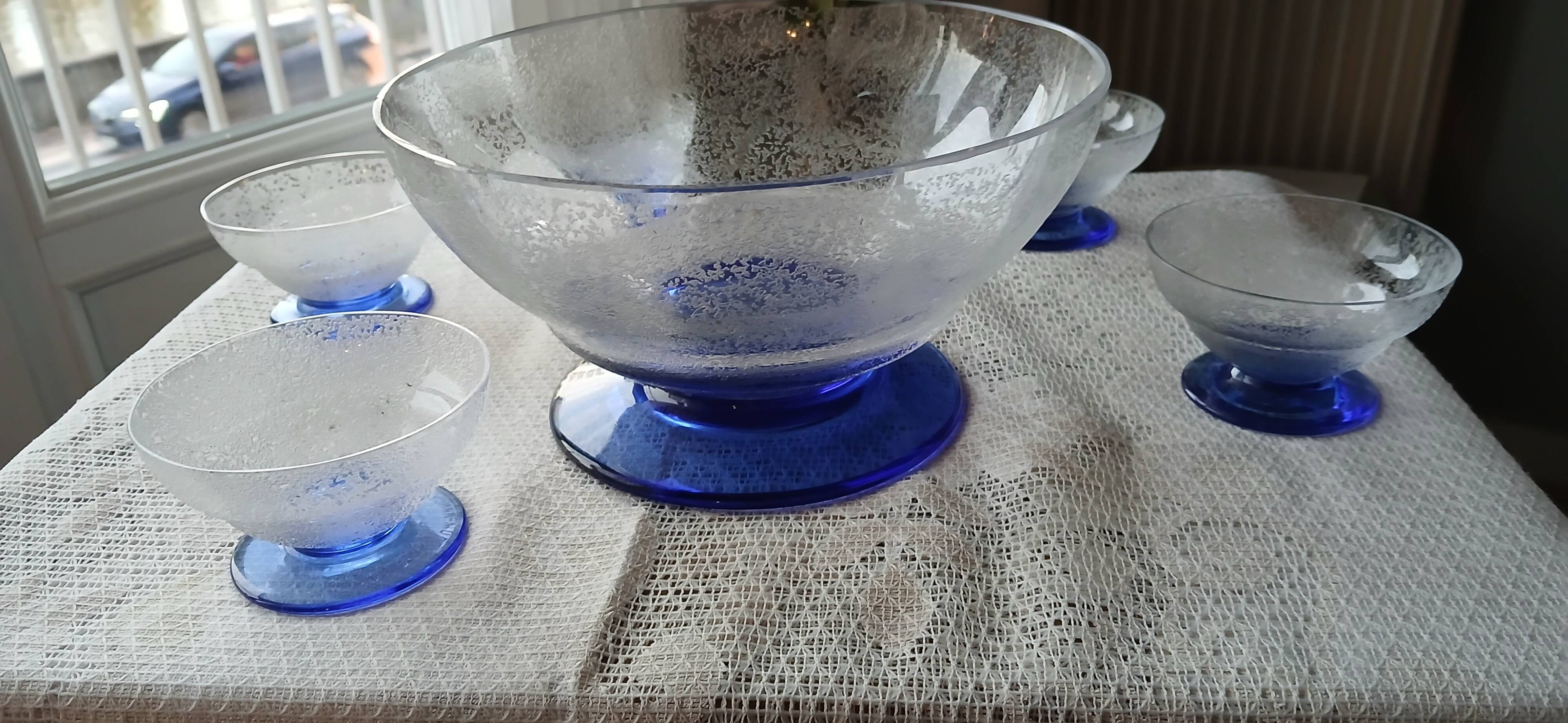 Set including 1 salad bowl and 5 fruit bowls in Daum Nancy crystal from the 40s