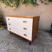 Commode années 70 chêne, laiton et placage blanc cassé
