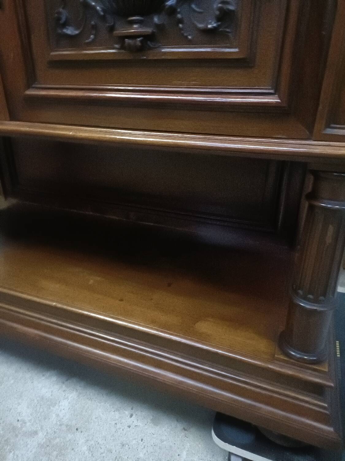 Solid walnut sideboard, Henri II style, Renaissance, with pink and white marble top