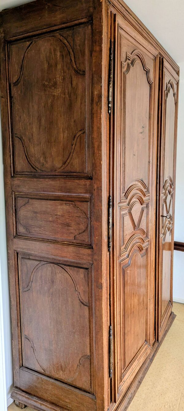Grande armoire de famille style Louis XIV / Régence en chêne massif