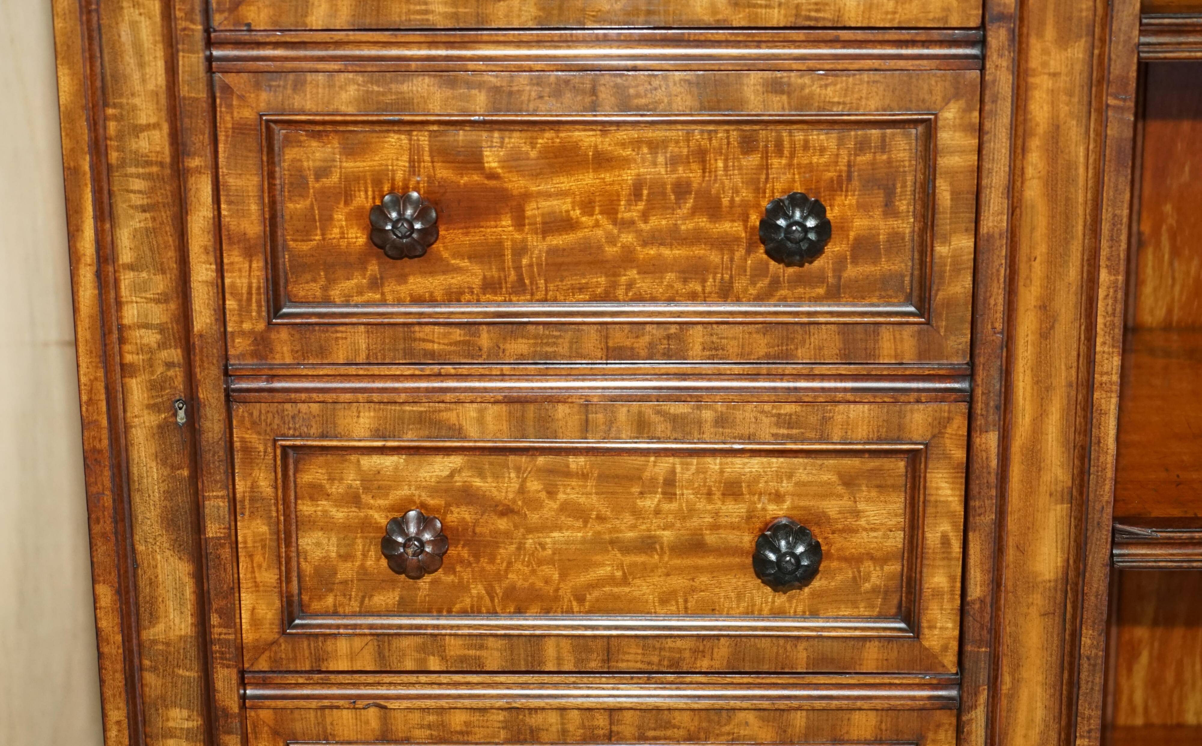 Wellington Antique Furniture 1830 in Flamed Wood
