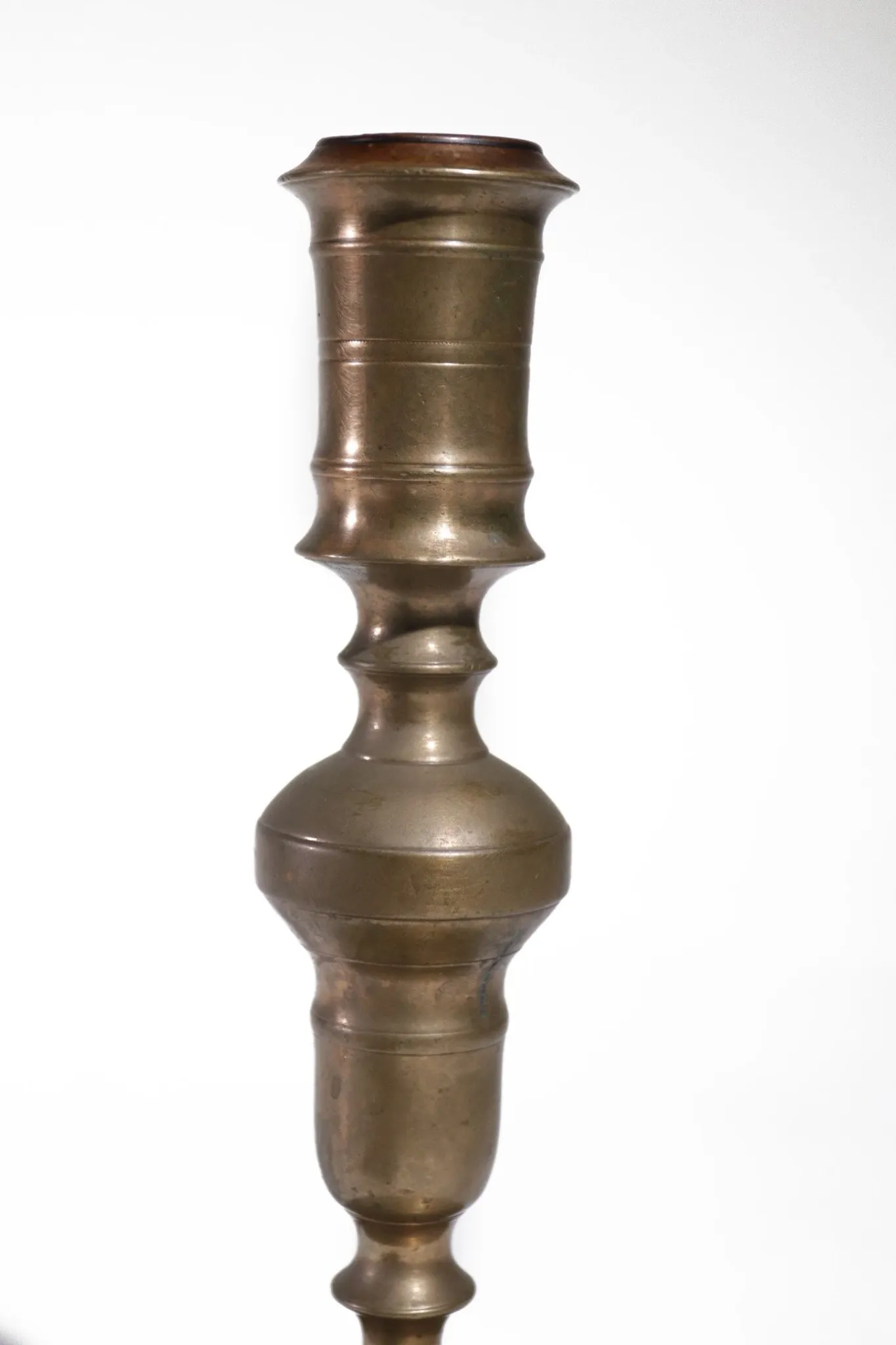 Large Spanish brass candlestick with low bell base – circa 1680-1730