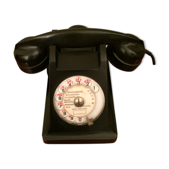 Téléphone ancien en bakélite noir