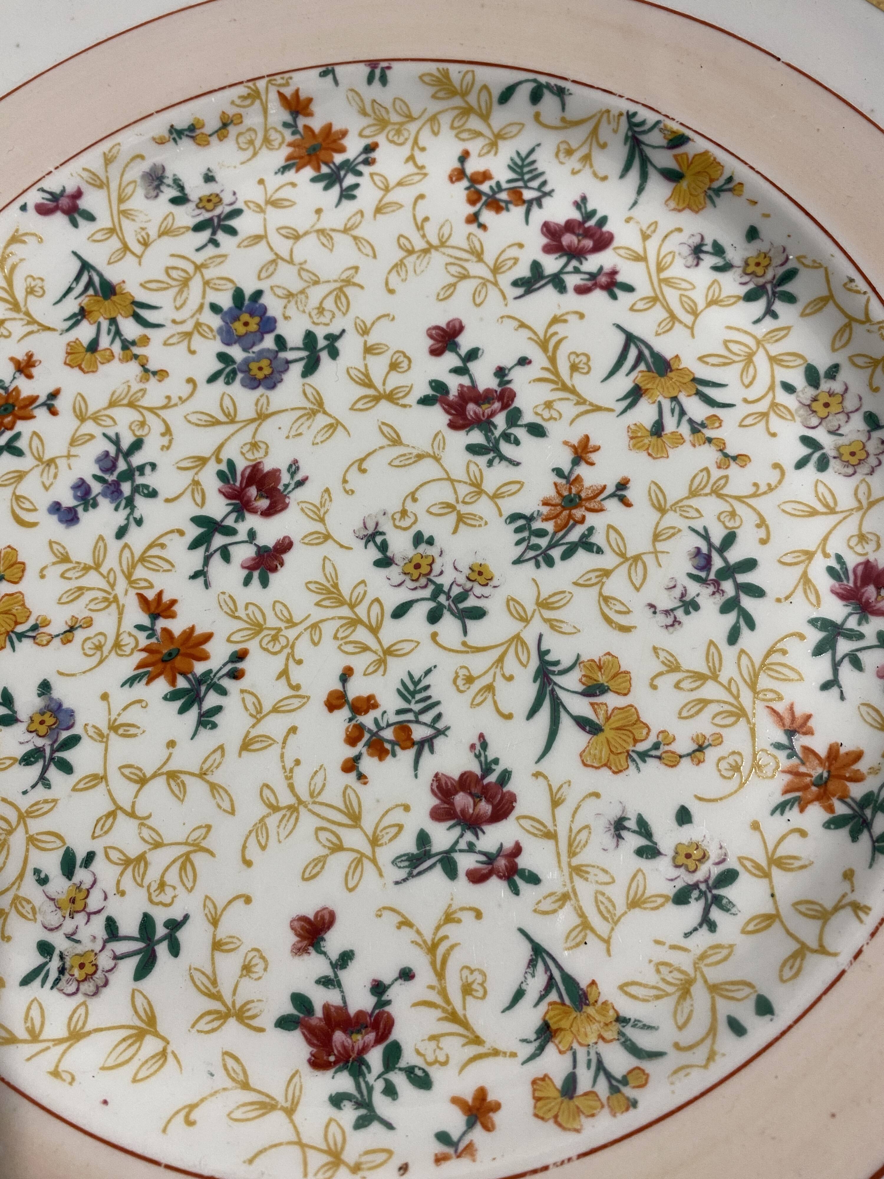 Dessert service, cake service, flowers and gilding, 6 plates and a vintage pie dish.
