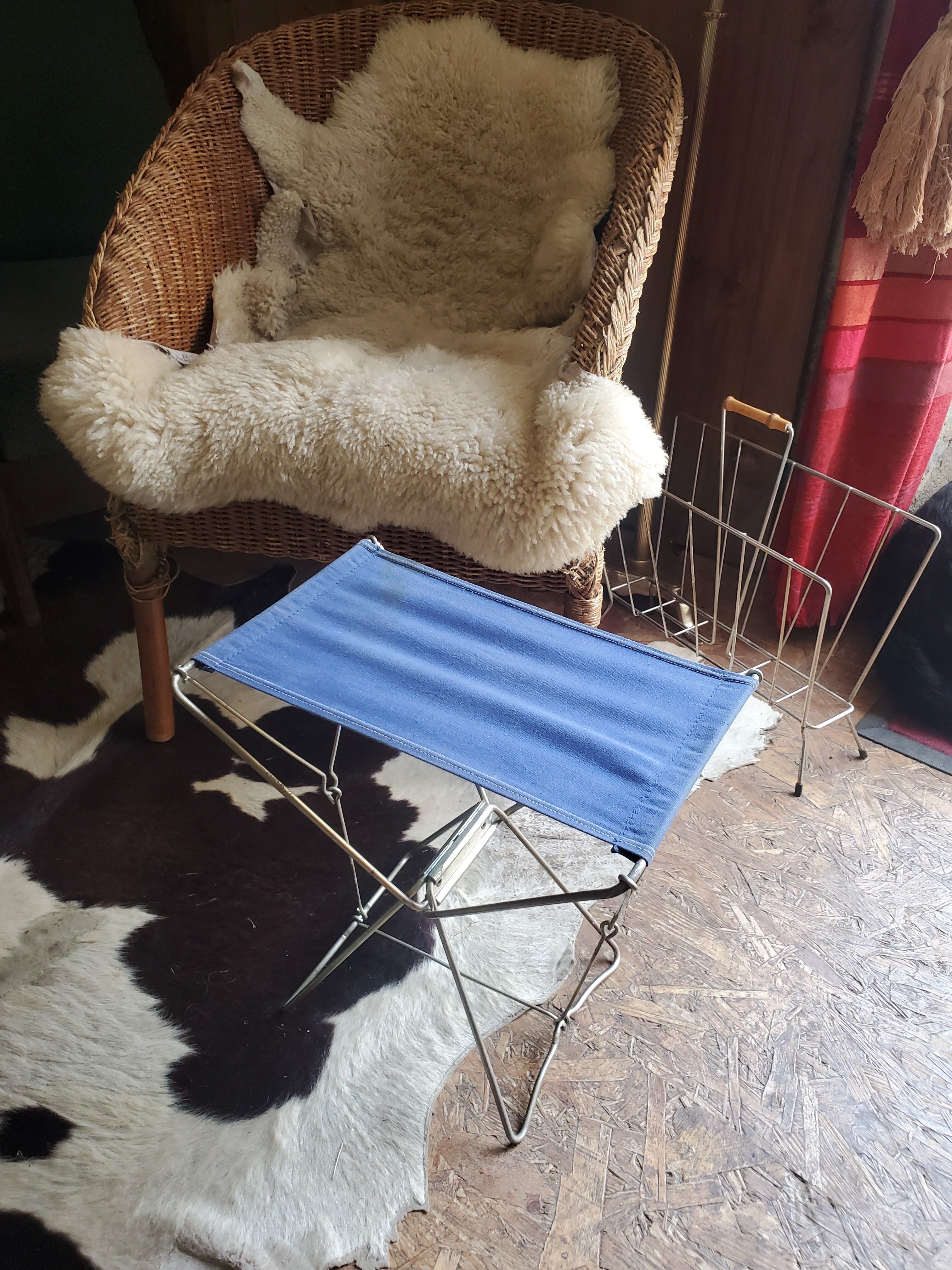 Folding seat