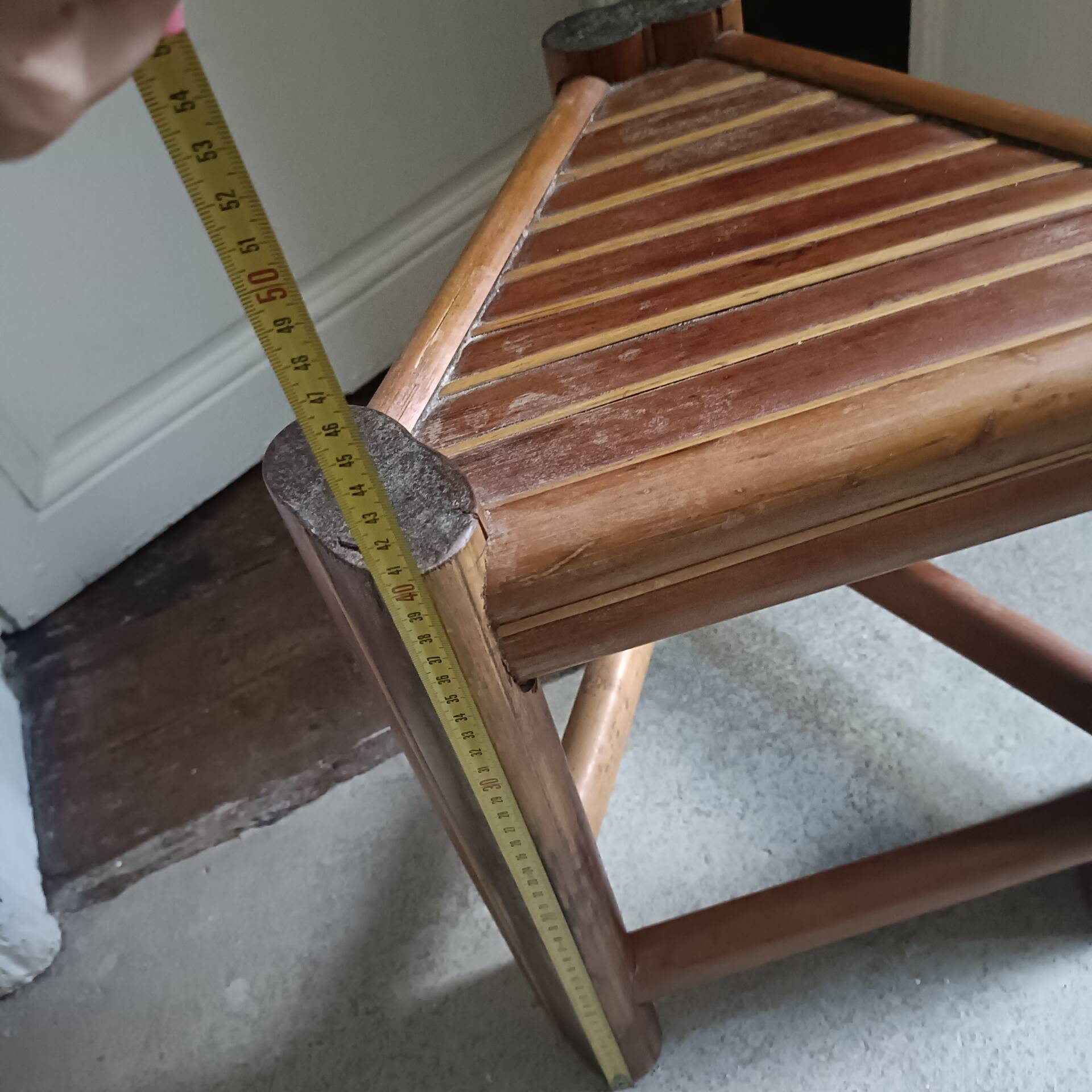 Tabouret en rotin brûlé années 60