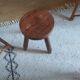 Tabouret tripode brutaliste