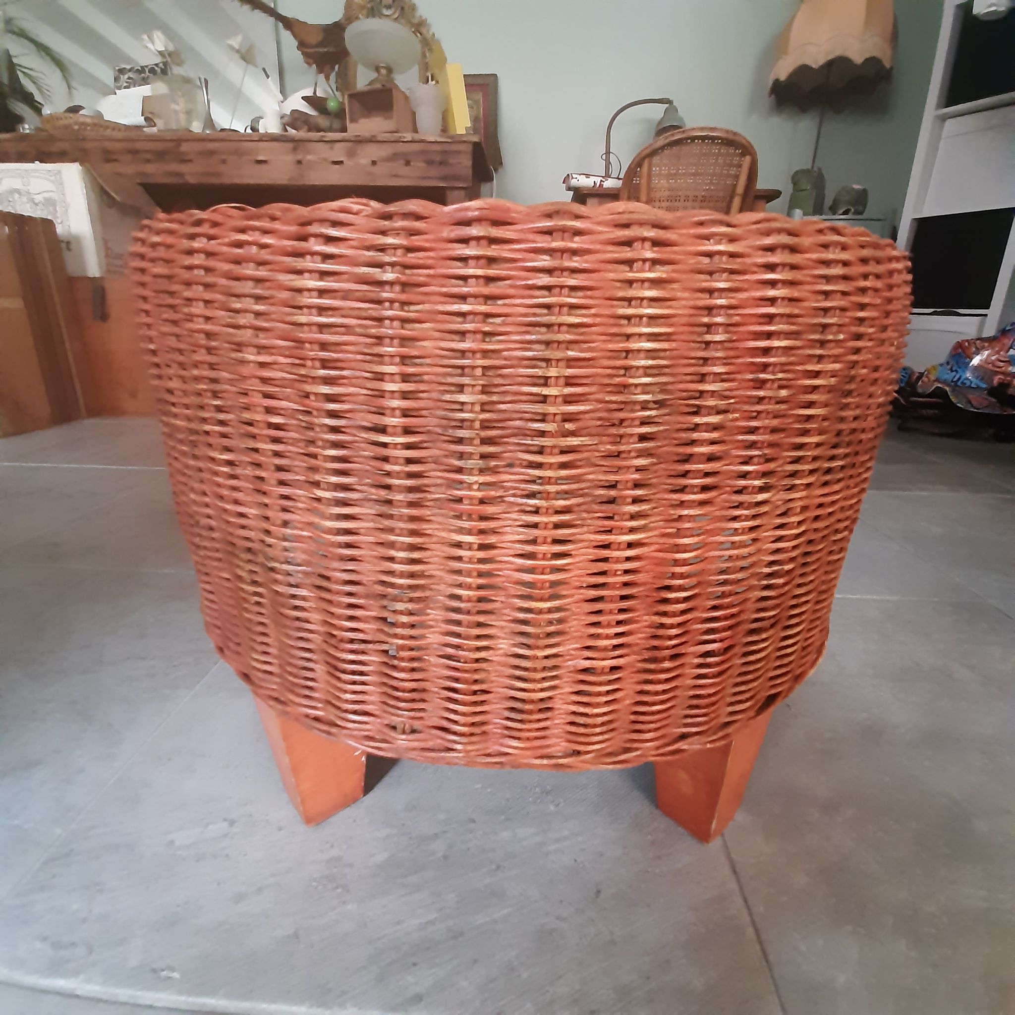 Wicker ottoman