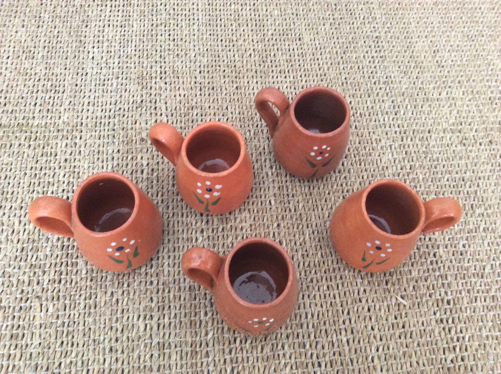 Series of 5 coffee cups