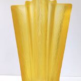 Vase Art Déco en verre jaune en forme d'étoile attribué à Pierre D'Avesn pour Daum