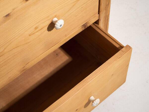 Antique solid wood chest of drawers (circa 1920)