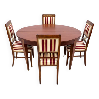 Table avec chaises de style Empire, France.
