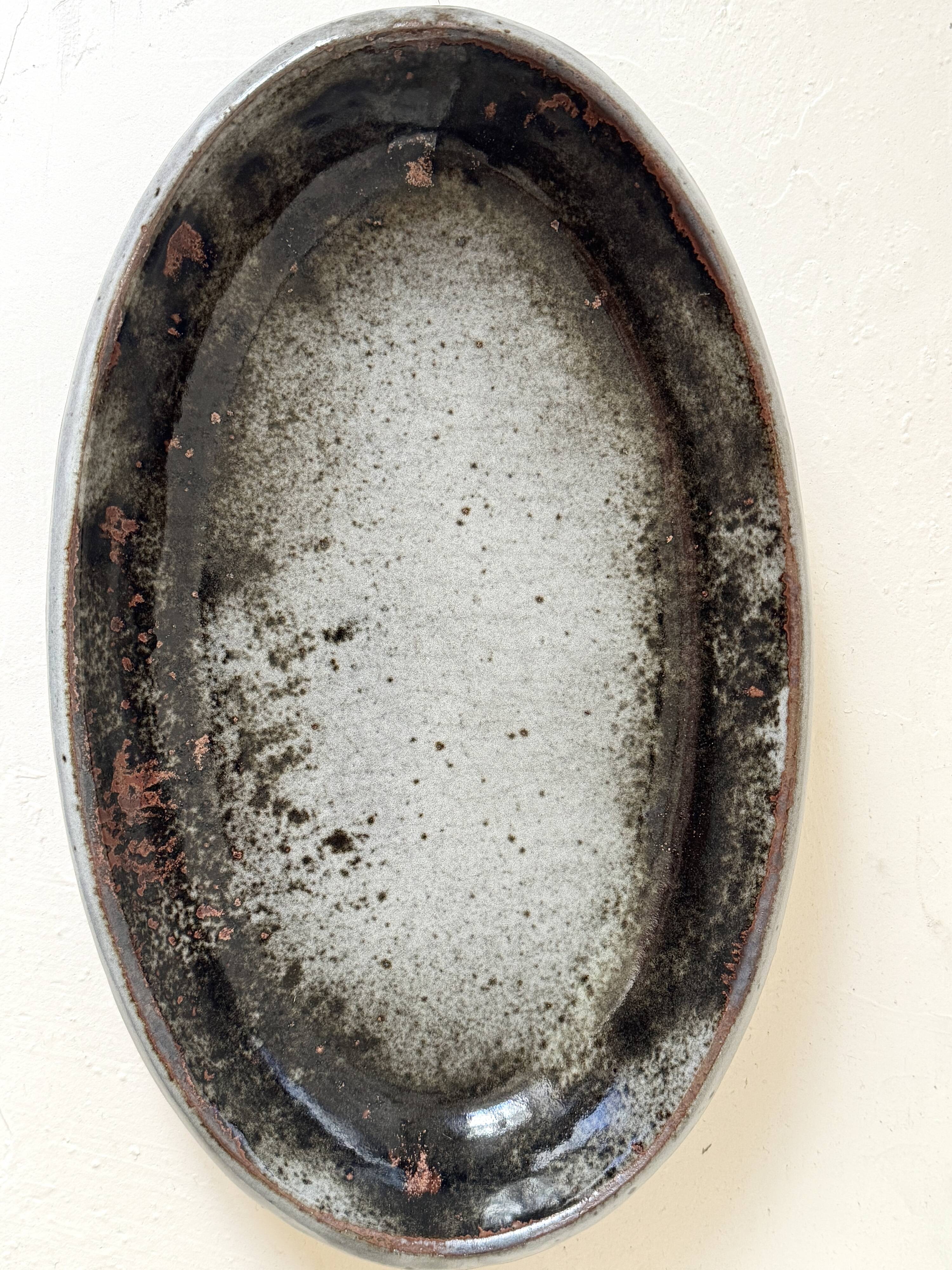 Large glazed stoneware dish from Loir, enamelled & signed, Chantal & Thierry Robert 1970.