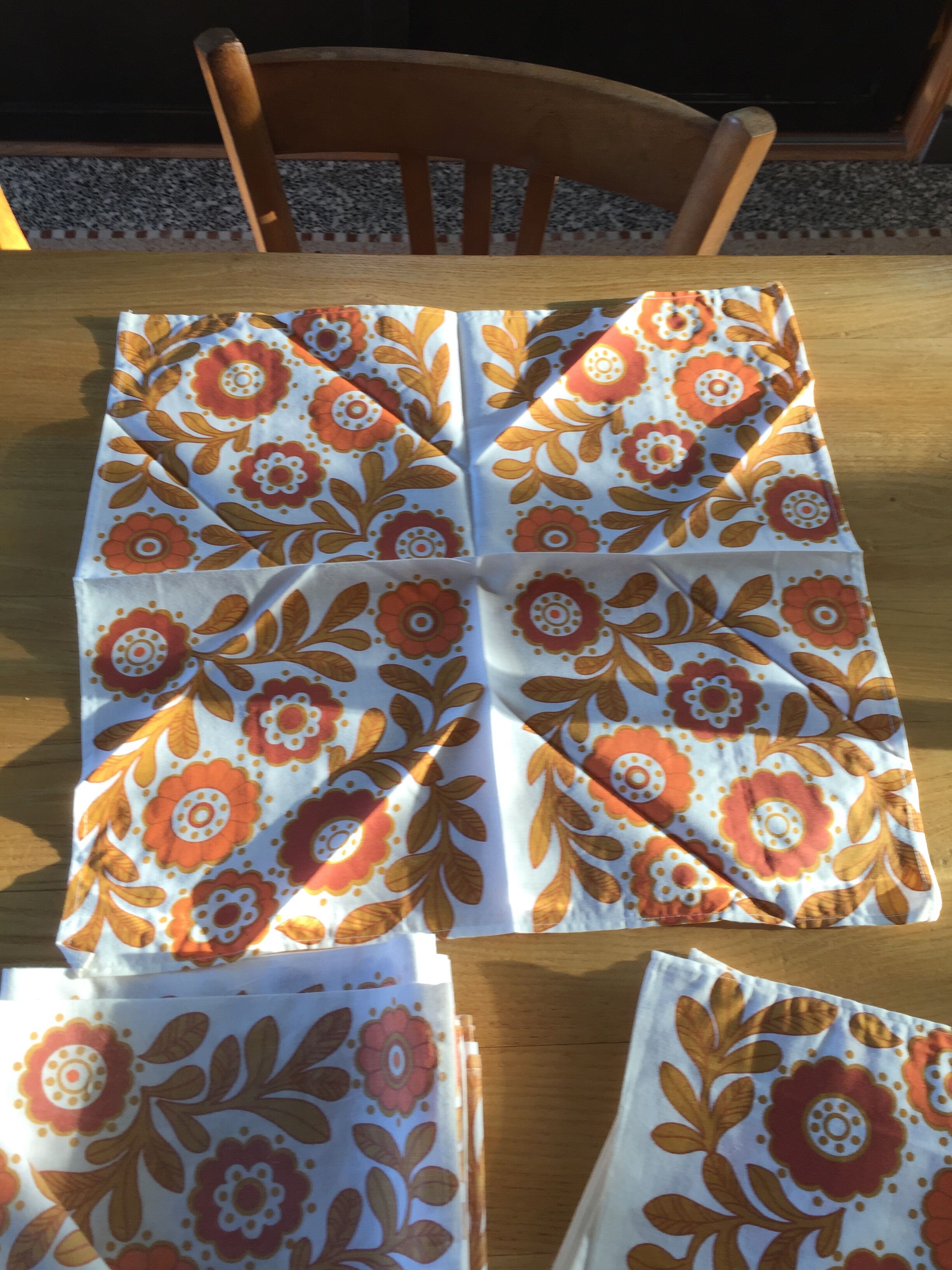 Seventies tablecloth and towels