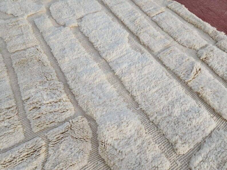 Moroccan Berber rug in ecru 300x200 cm, handmade rug with geometric design.