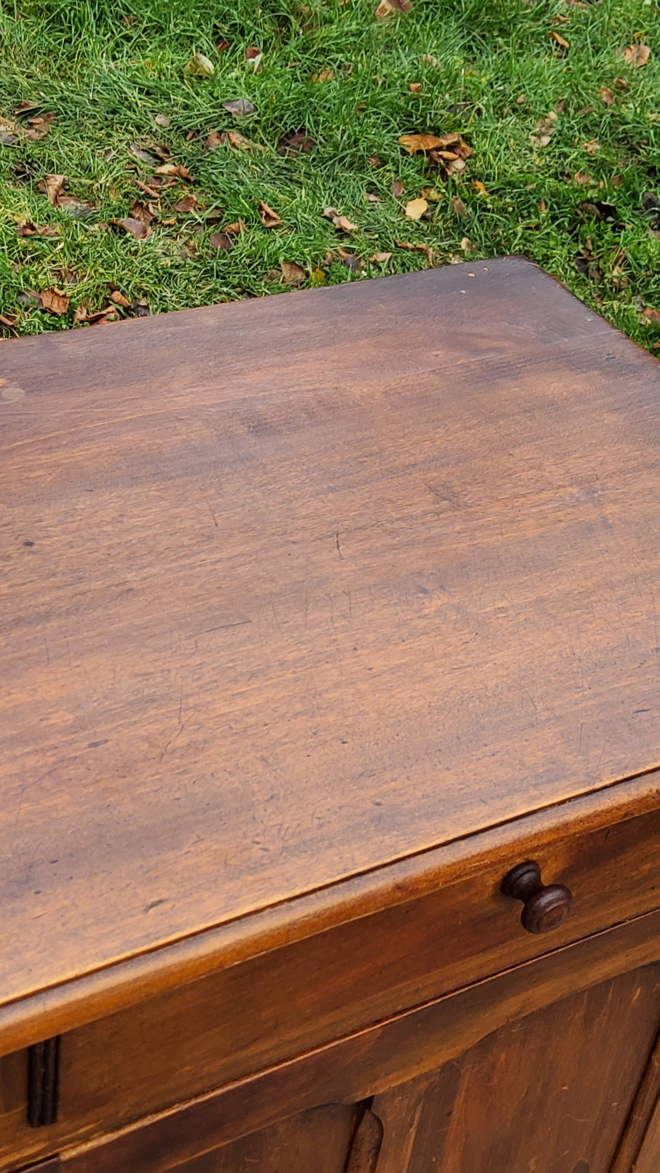 Parisian sideboard from the early 20th century, 2 doors, 2 drawers