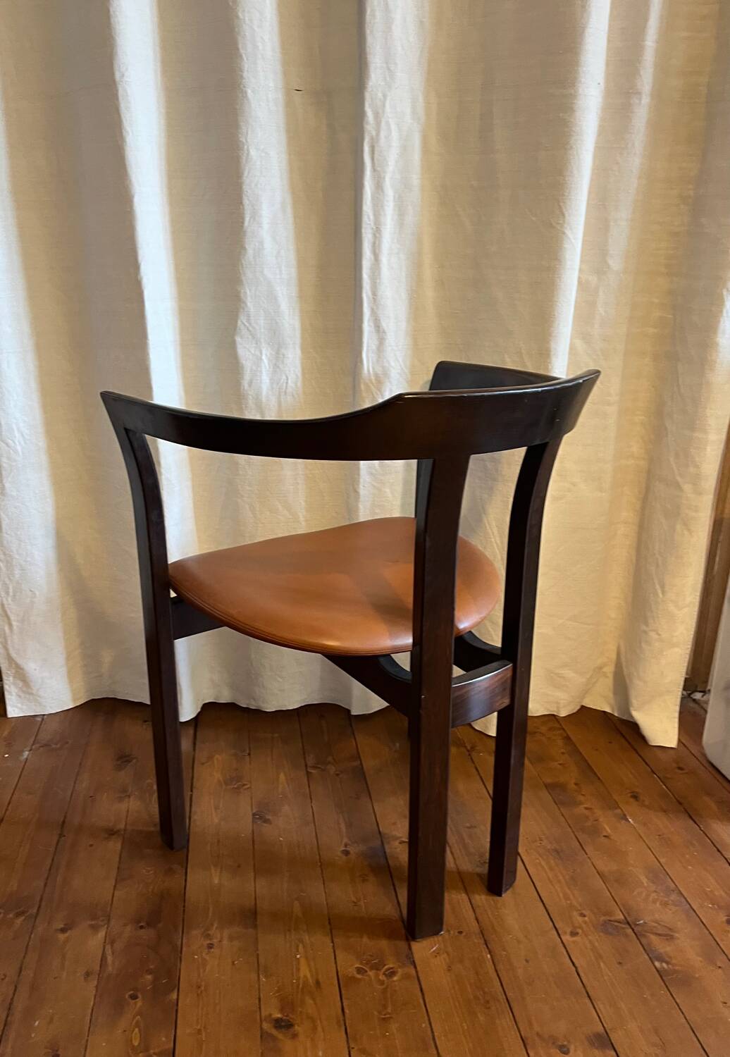 Hans Olsen, Armchair in varnished wood and leather