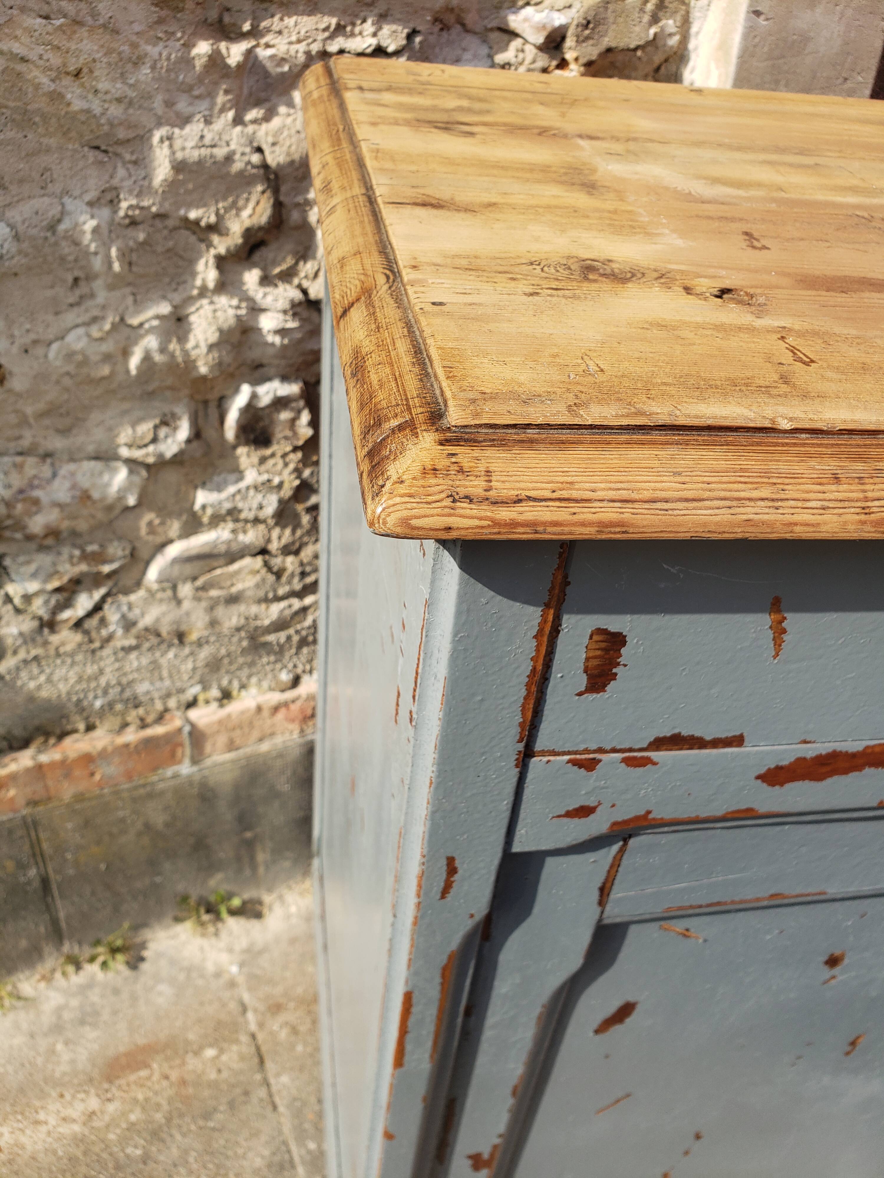 Slate and raw Parisian buffet