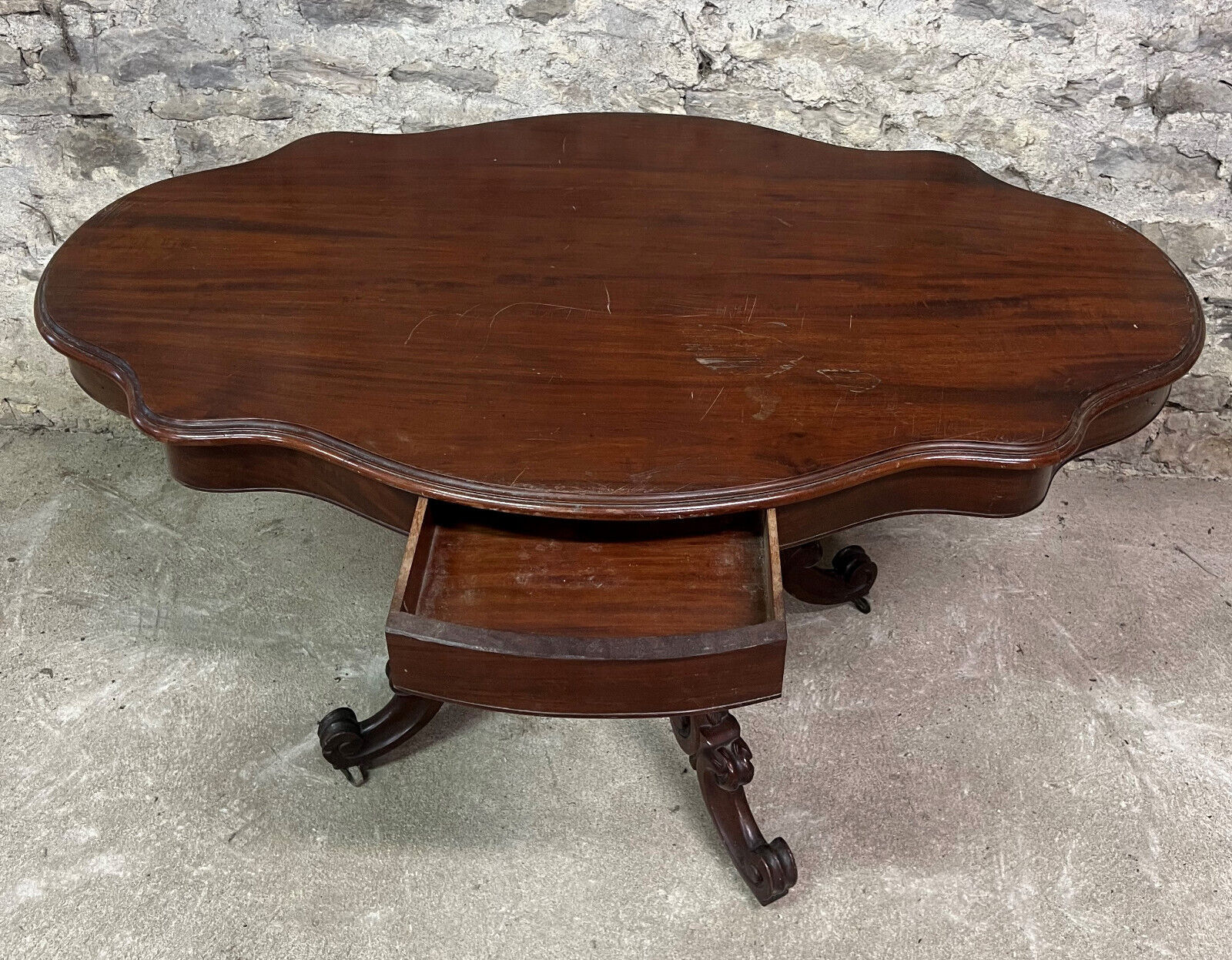Napoleon III era pedestal table in mahogany around 1850