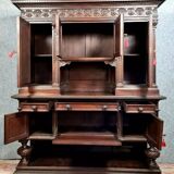 Buffet Renaissance de château en noyer massif vers 1850