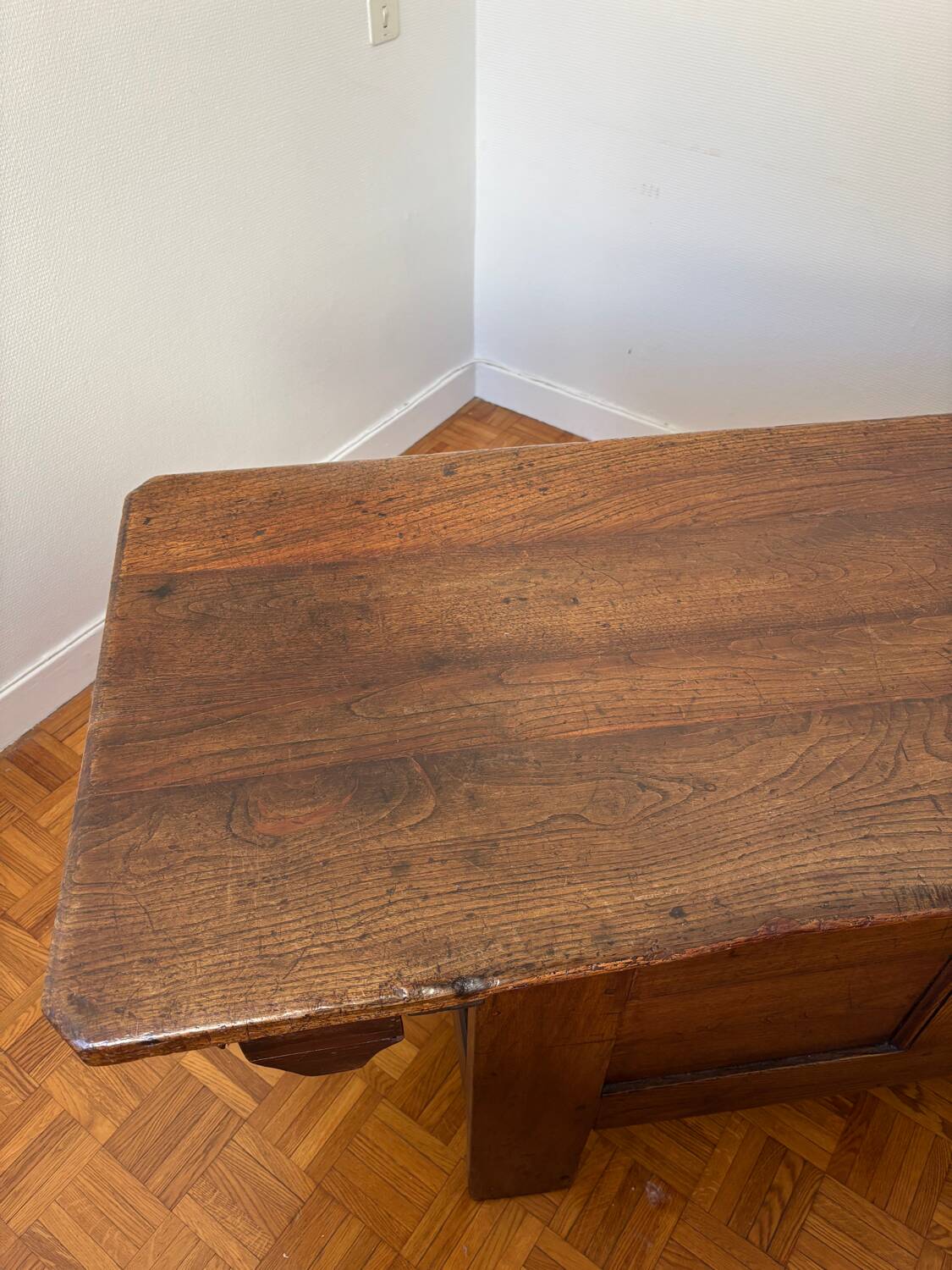 Grand coffre ancien en chêne massif – XIXe – belle patine d’origine