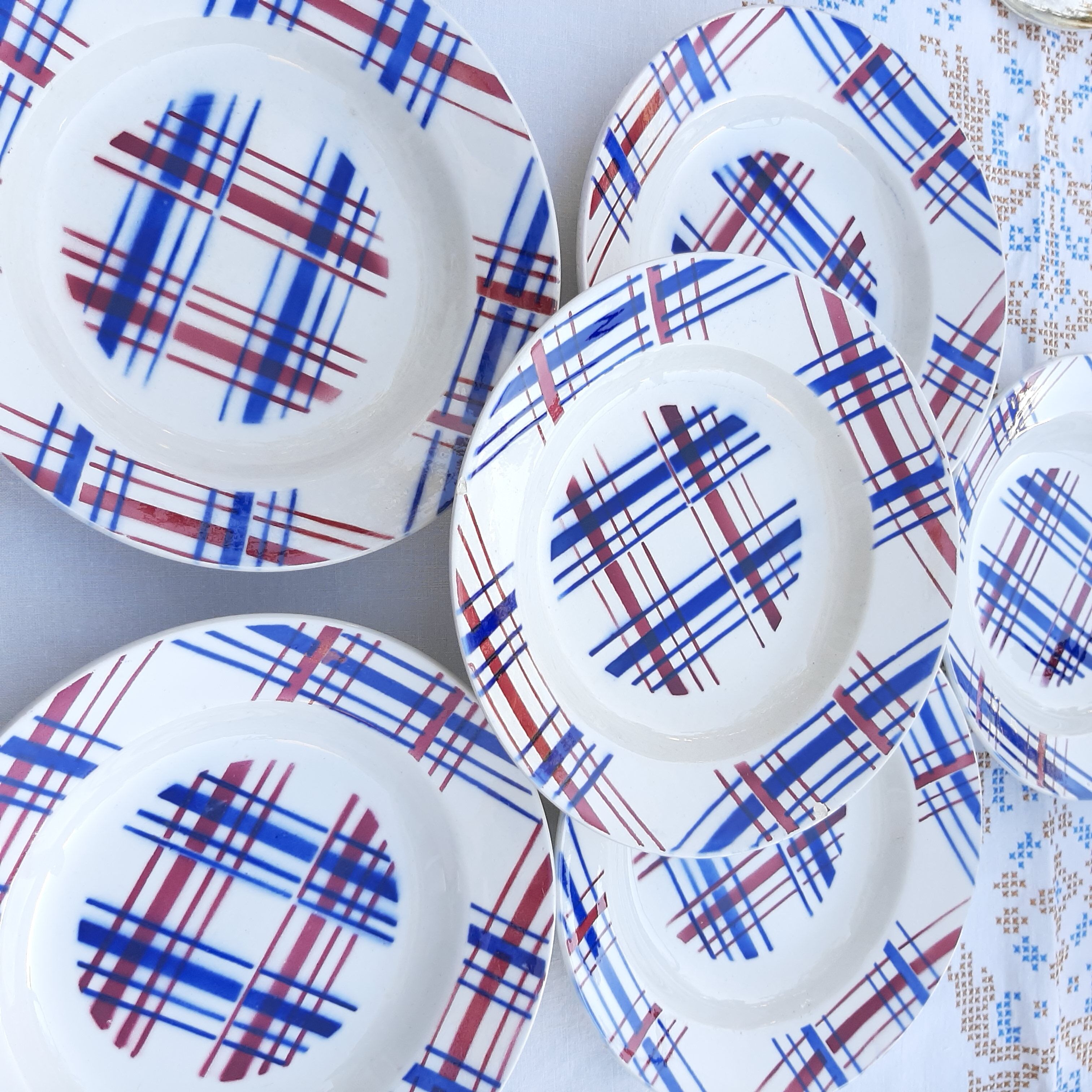 6 vintage grid plates St Amand