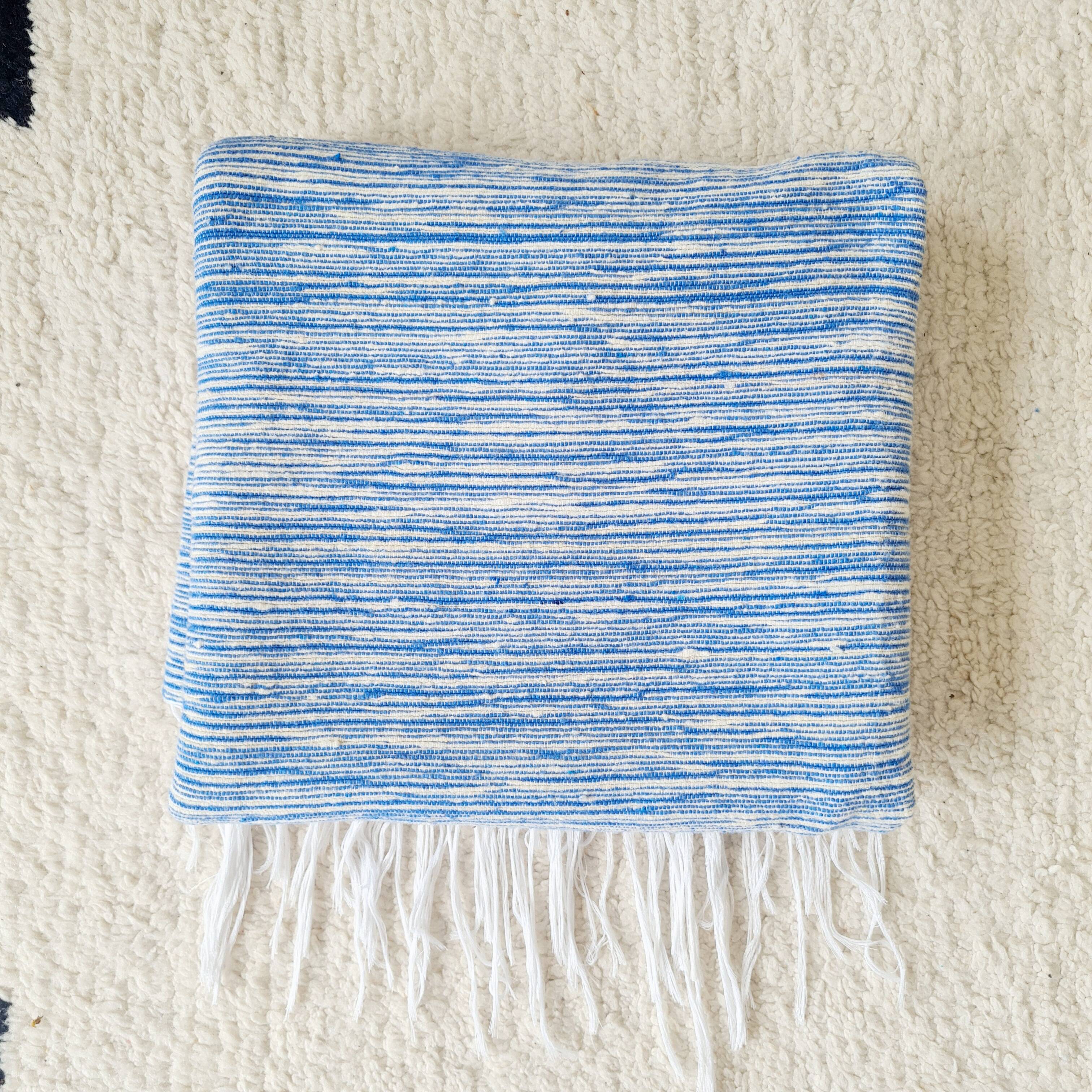 Plaid marocain artisanat rayures blanches et bleues