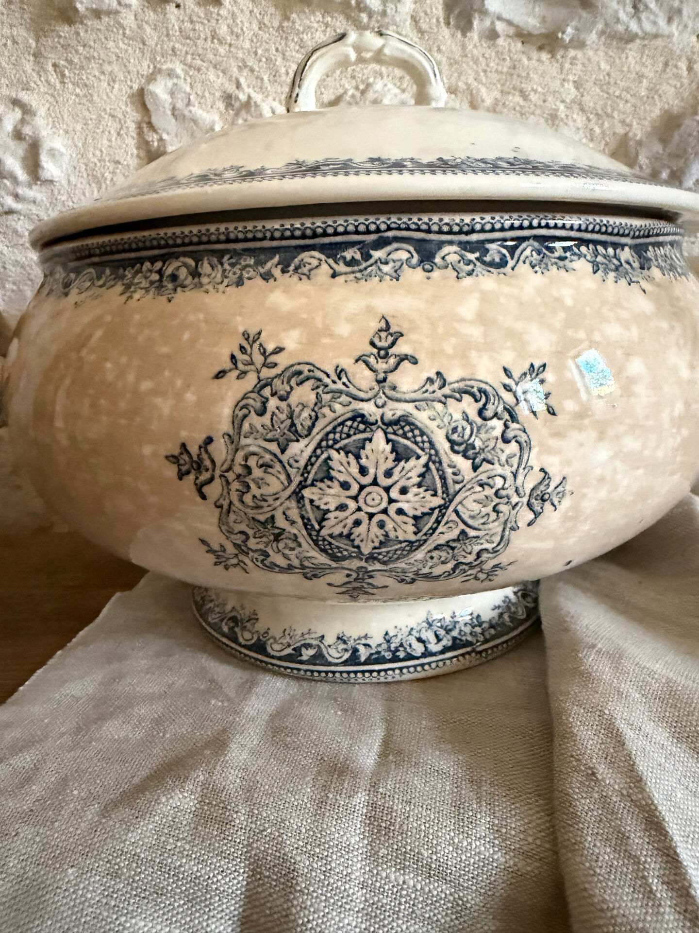 Fruit bowl in Creil and Montereau ironstone, Guirlande model.